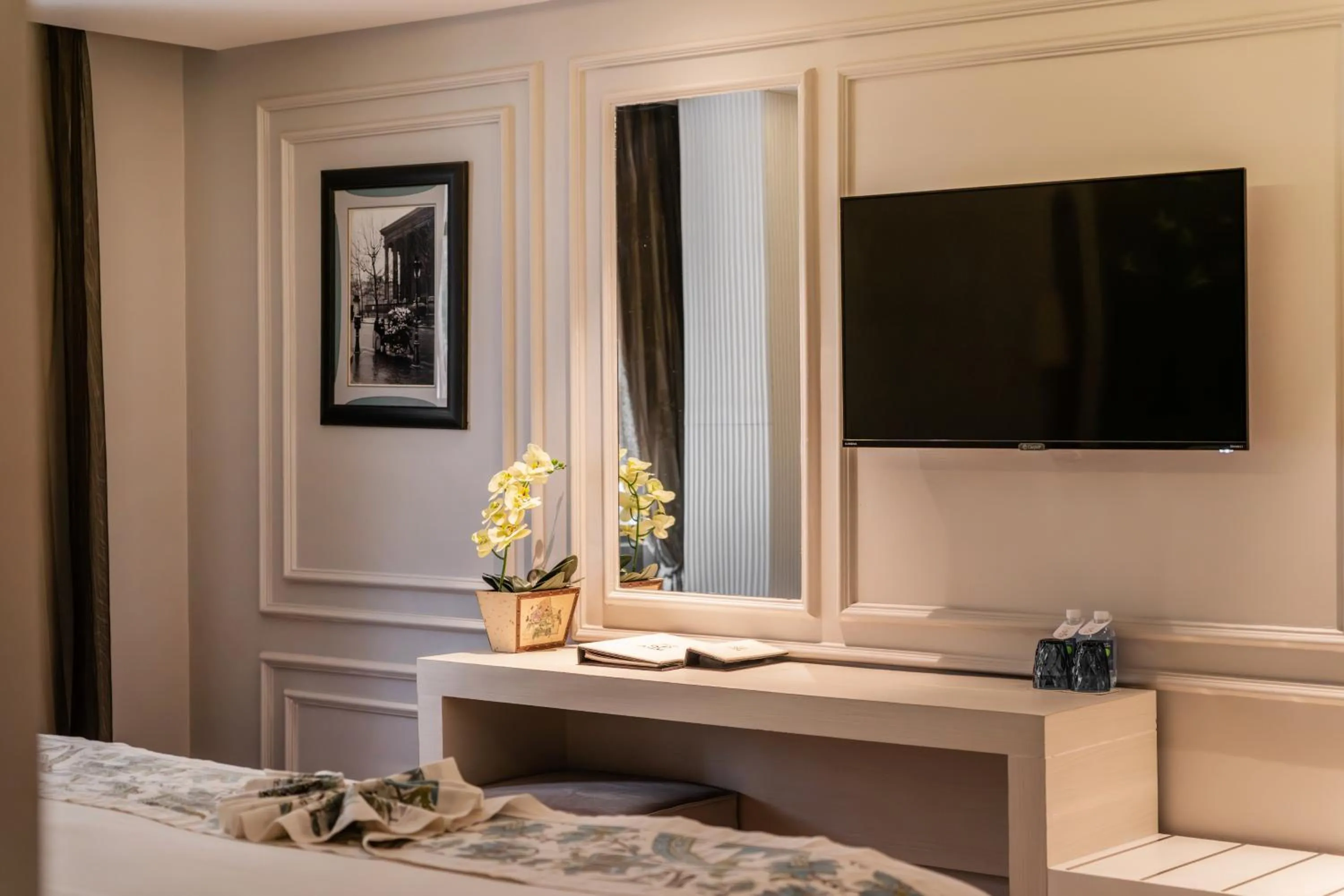 TV and multimedia in A&EM Saigon Hotel