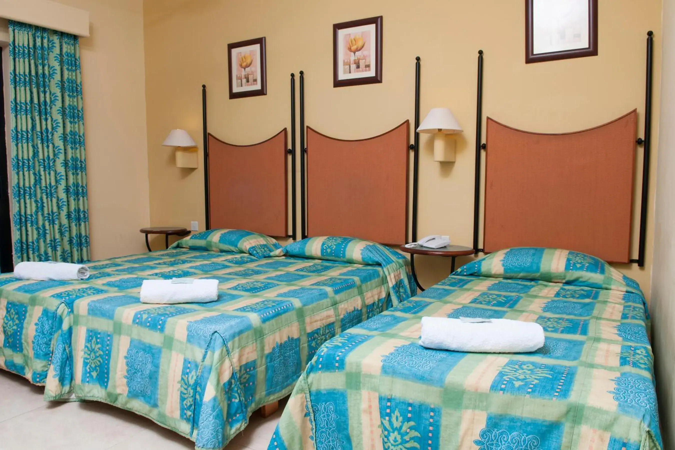 Budget Triple Room with Internal View in EUROCLUB Hotel Budget Triple Room with Internal View in EUROCLUB Hotel