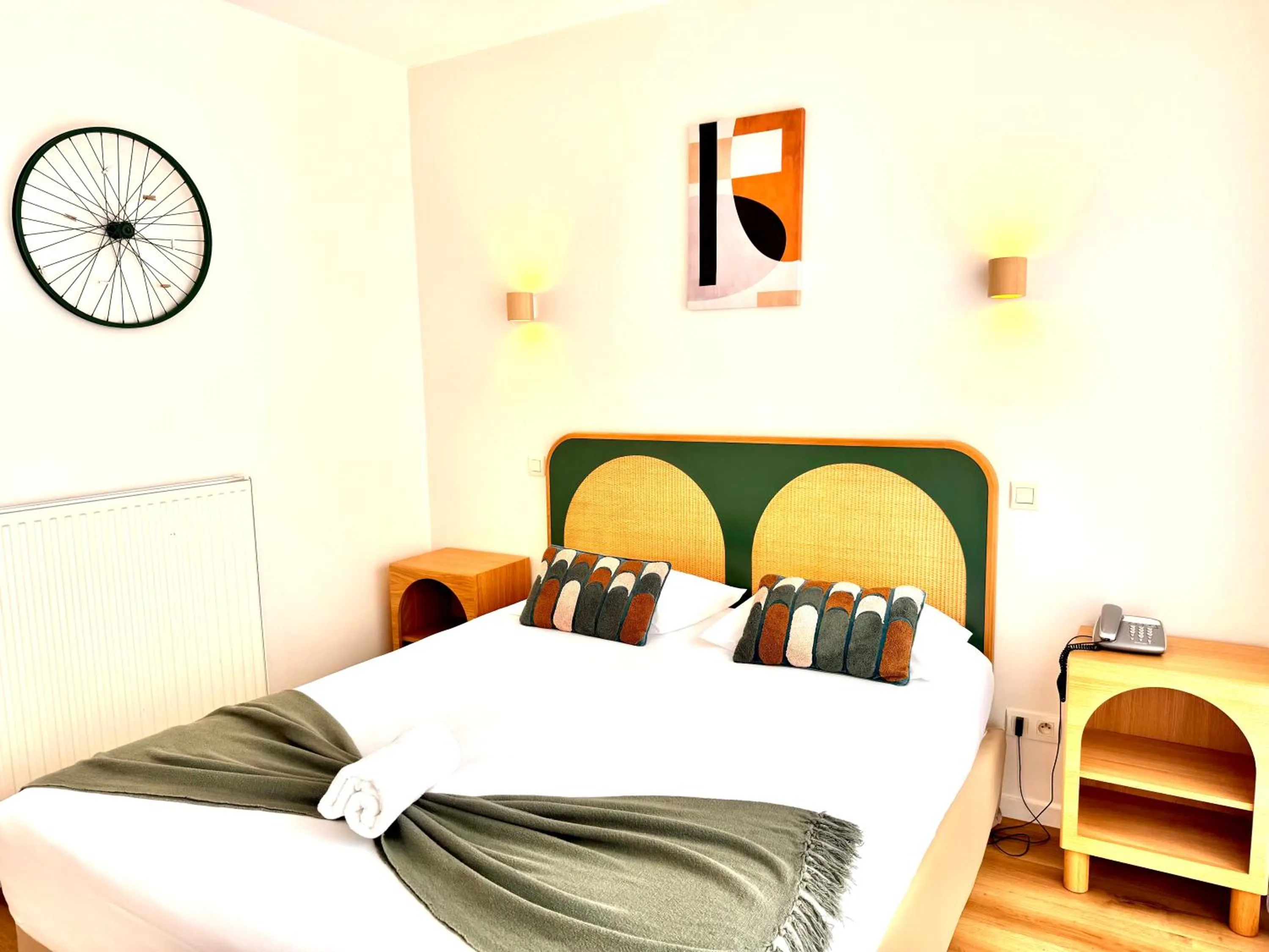 Bed in Hotel ASTORIA- Saint Etienne-Centre des Congrès-