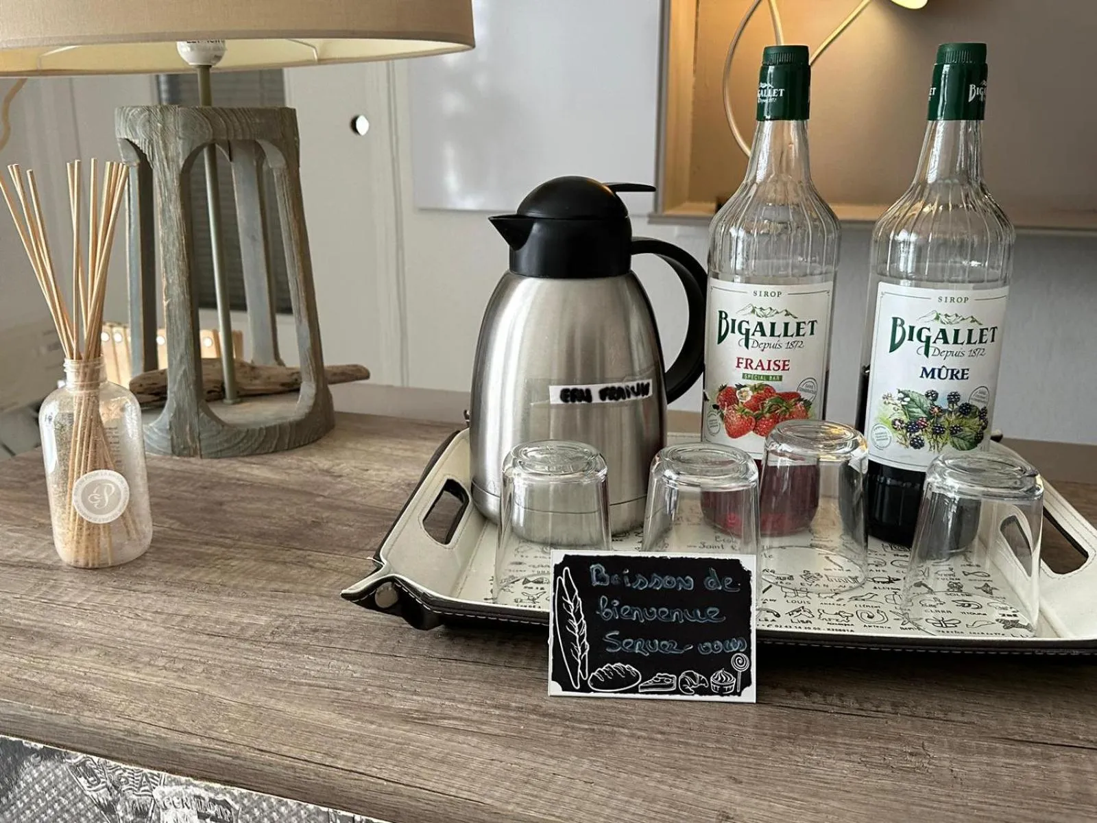 Lobby or reception in Hotel ASTORIA- Saint Etienne-Centre des Congrès-