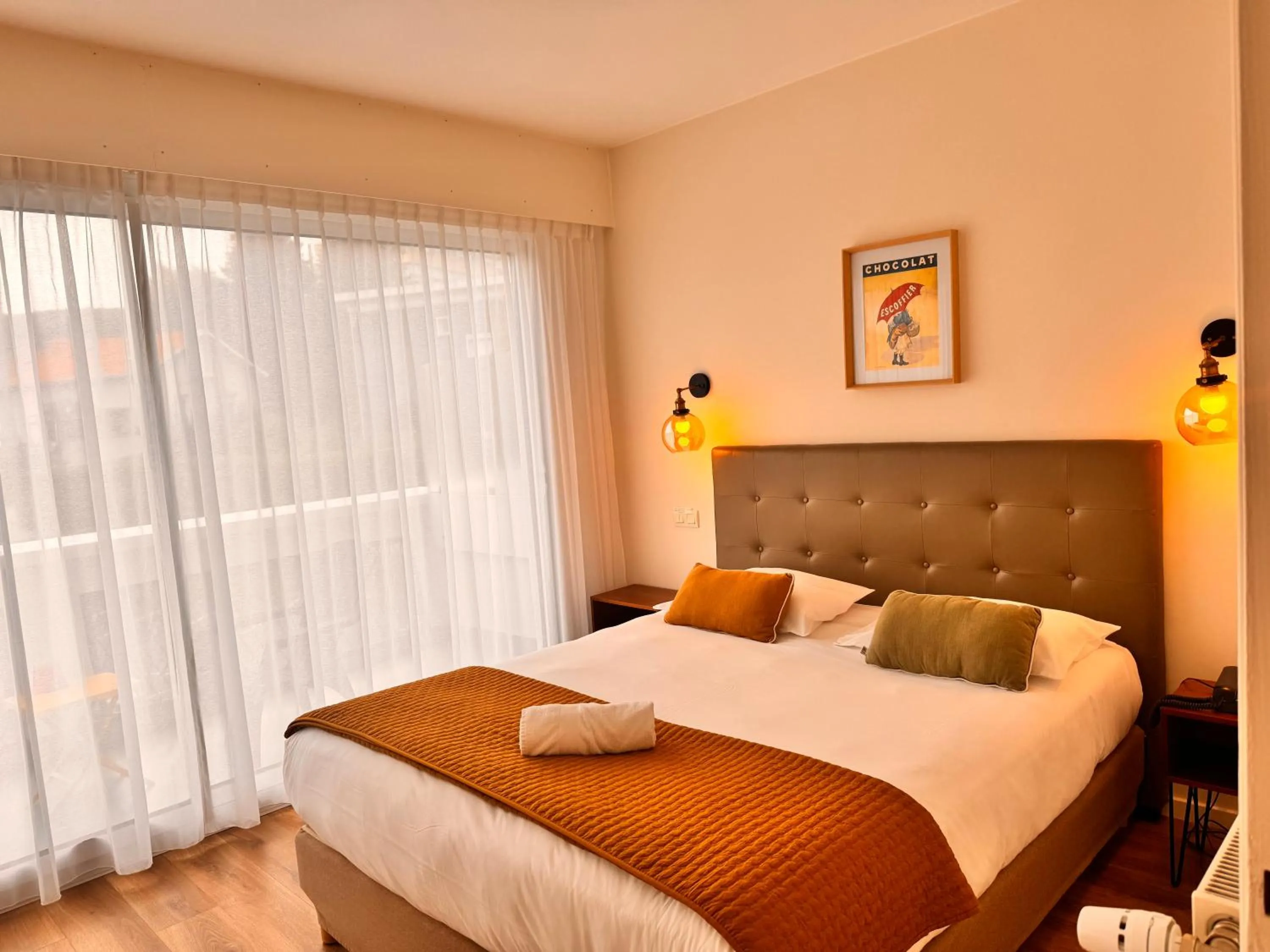 Bed in Hotel ASTORIA- Saint Etienne-Centre des Congrès-