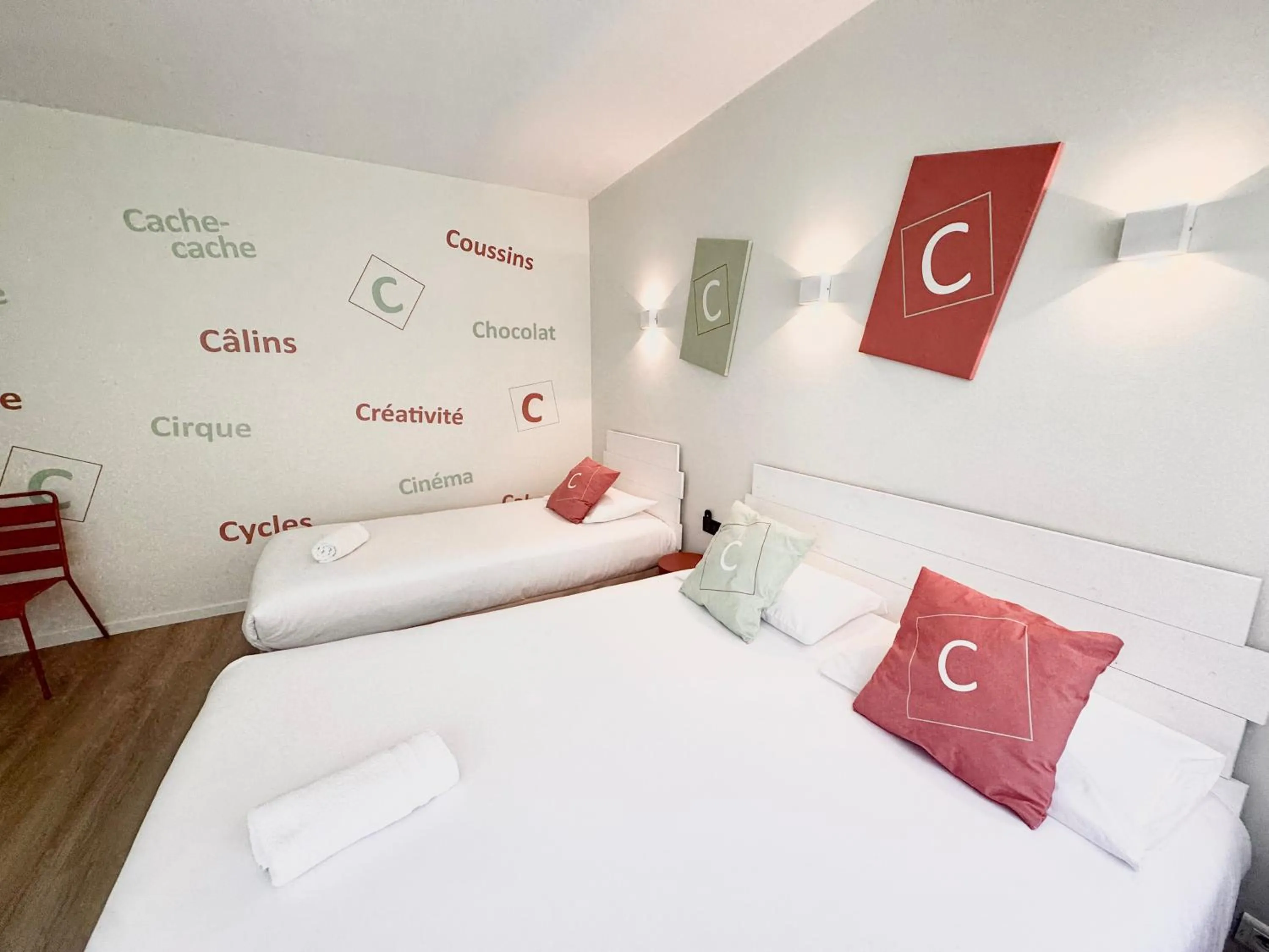 Bed in Hotel ASTORIA- Saint Etienne-Centre des Congrès-