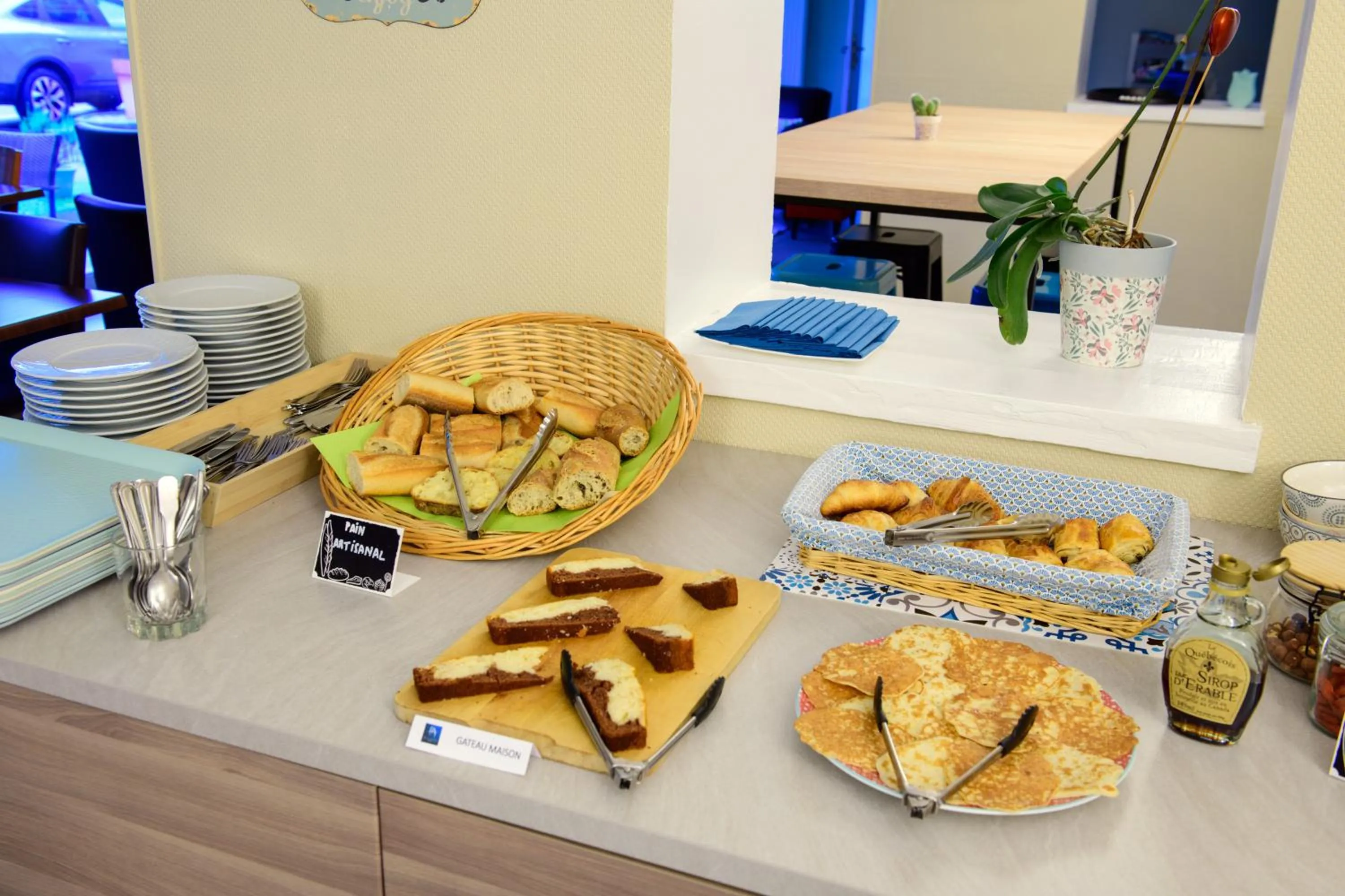 Breakfast in Hotel ASTORIA- Saint Etienne-Centre des Congrès-