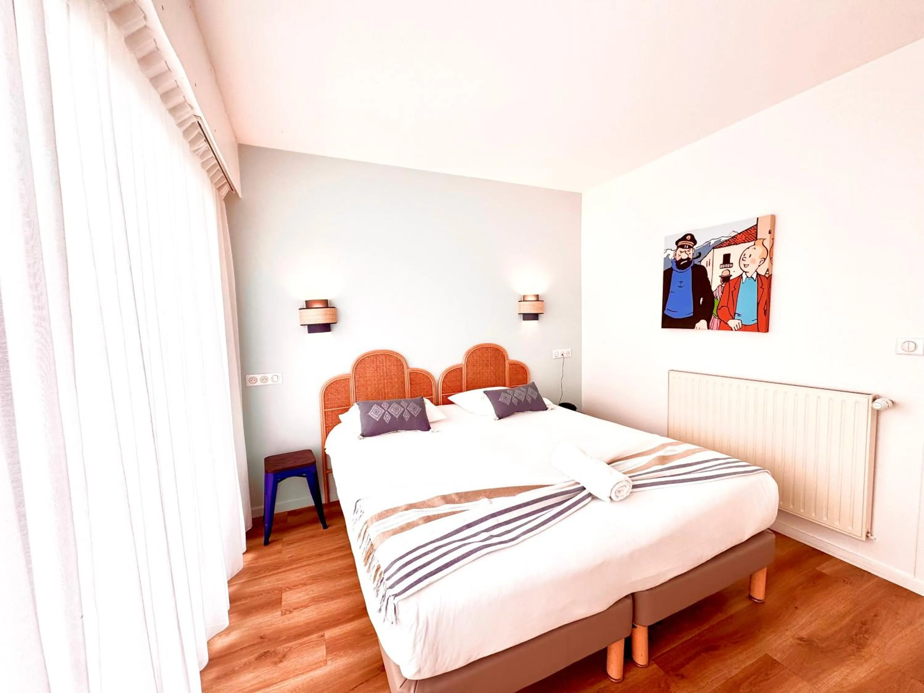 Bed in Hotel ASTORIA- Saint Etienne-Centre des Congrès-