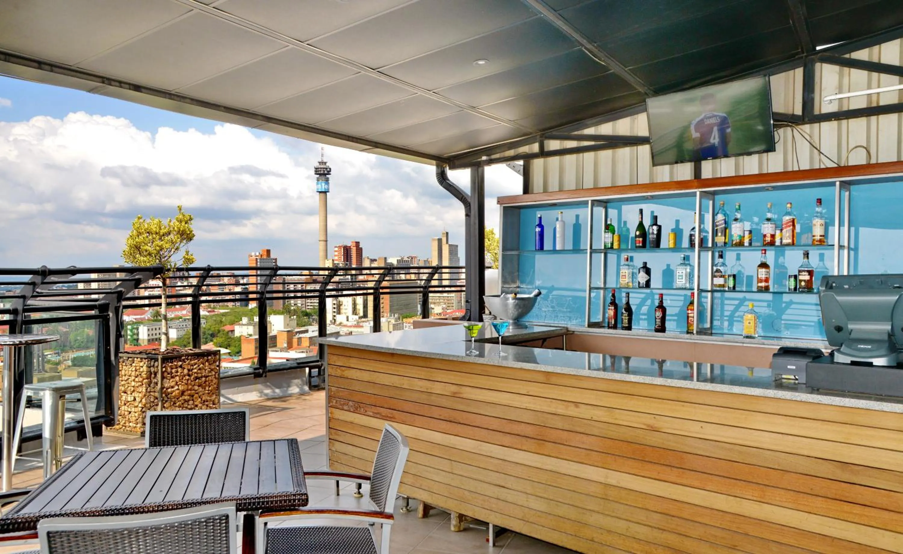 Lounge or bar in The Parktonian All Suite Hotel