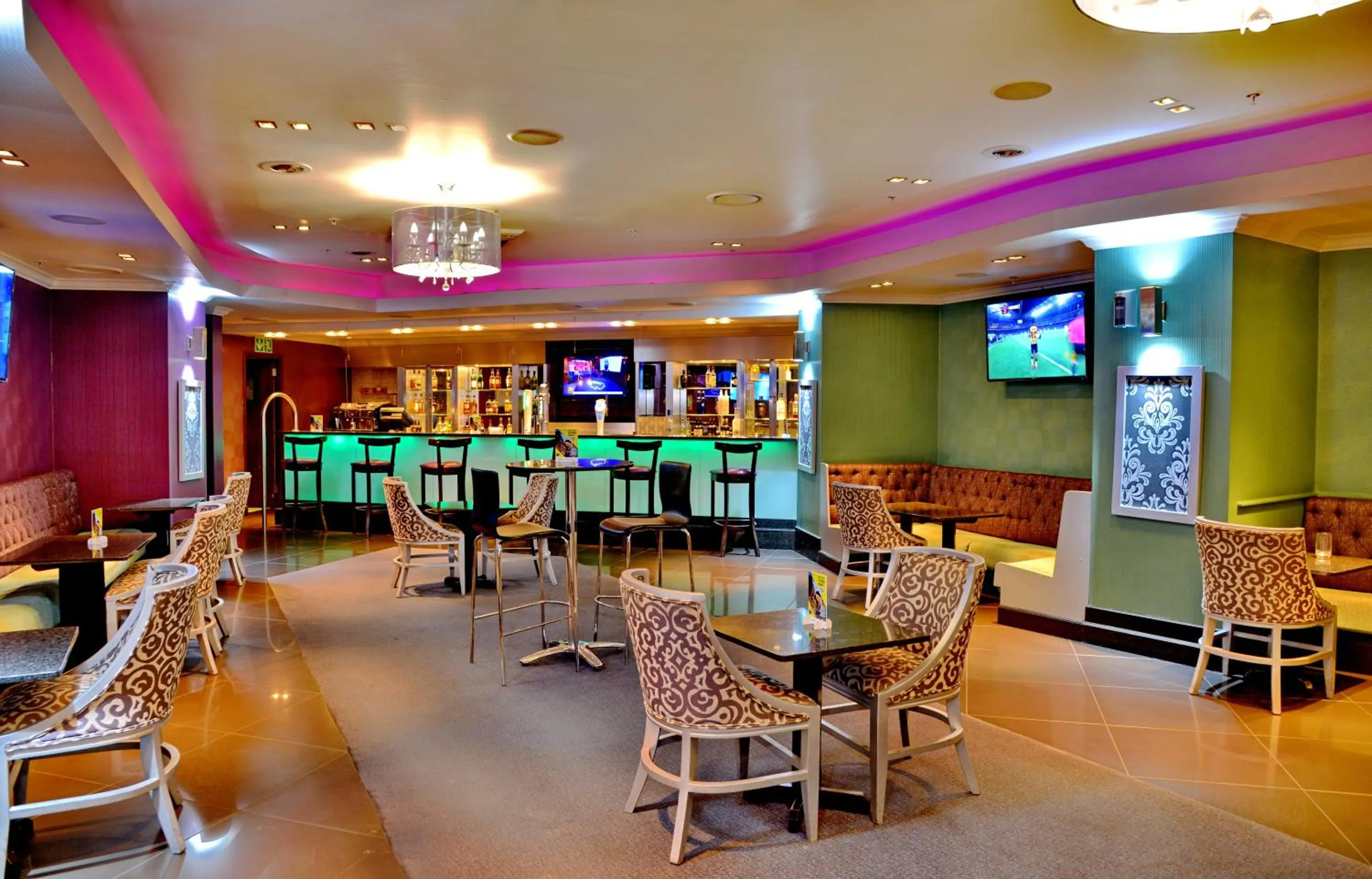 Lounge or bar in The Parktonian All Suite Hotel