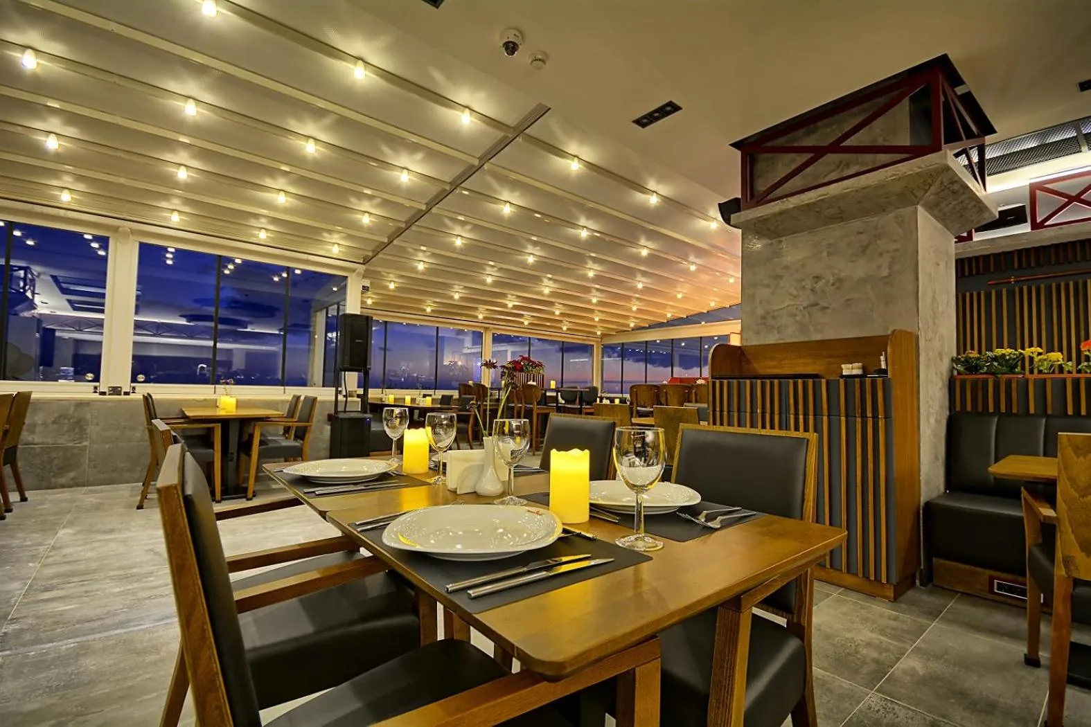 Restaurant/places to eat in Samir Deluxe Hotel