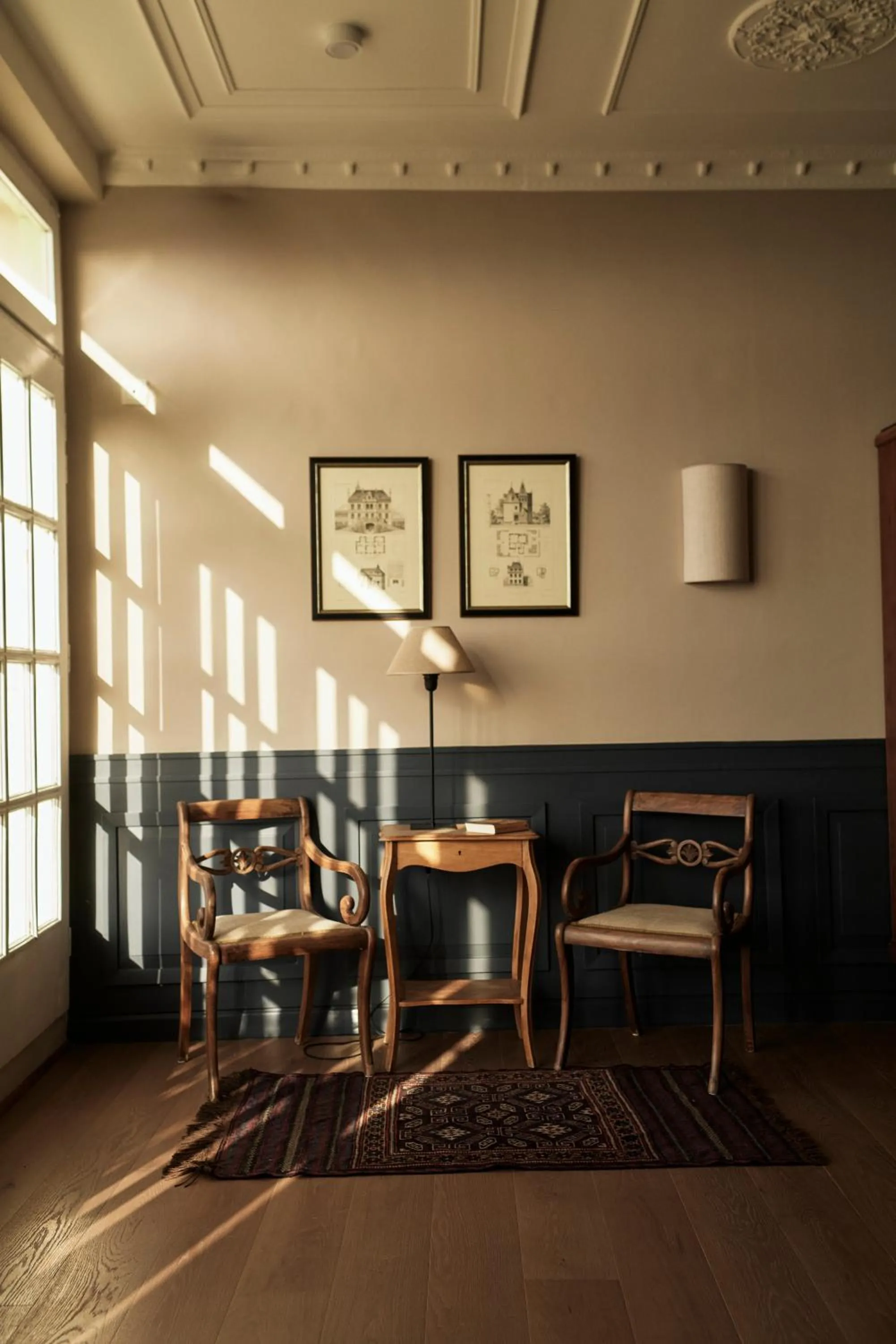 Seating area in Syrou Melathron