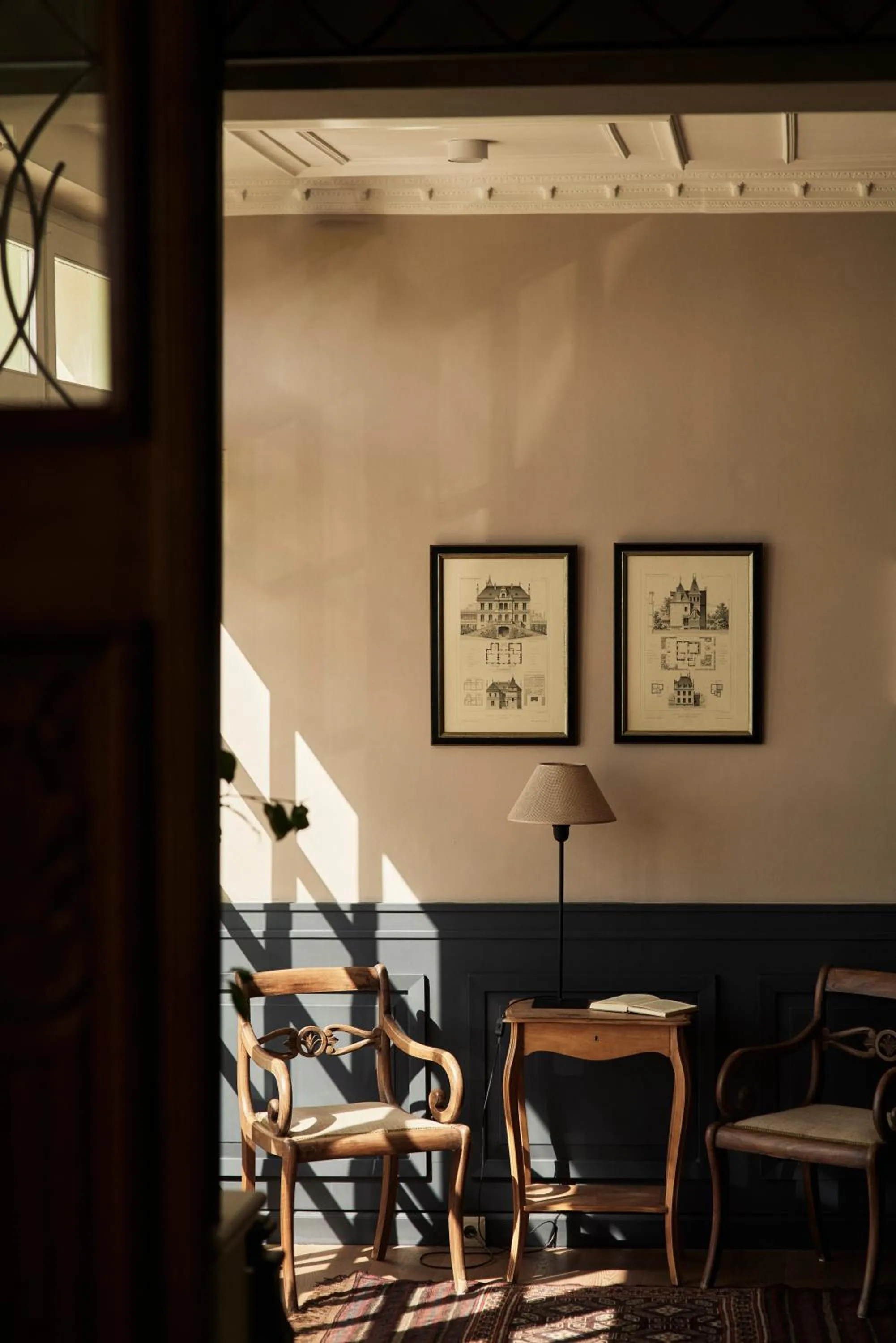 Seating area in Syrou Melathron