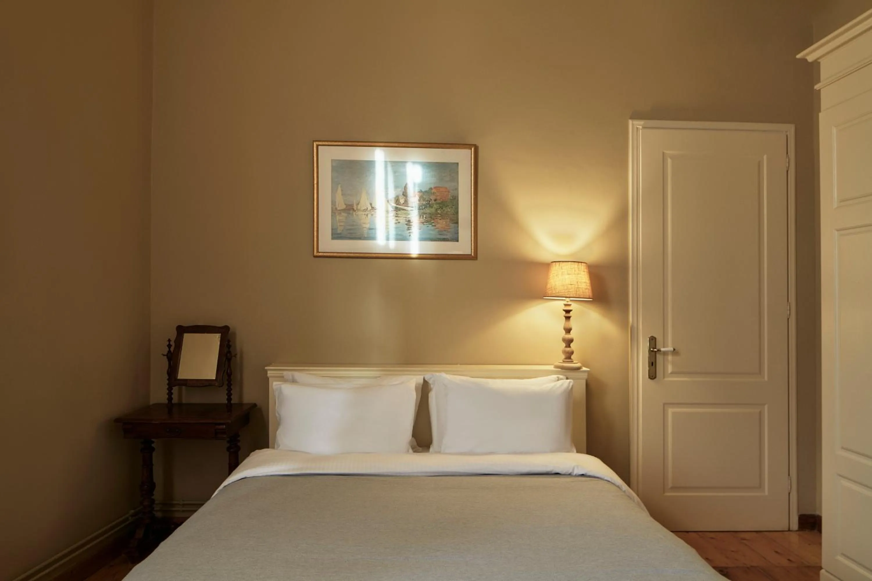 Bed in Syrou Melathron