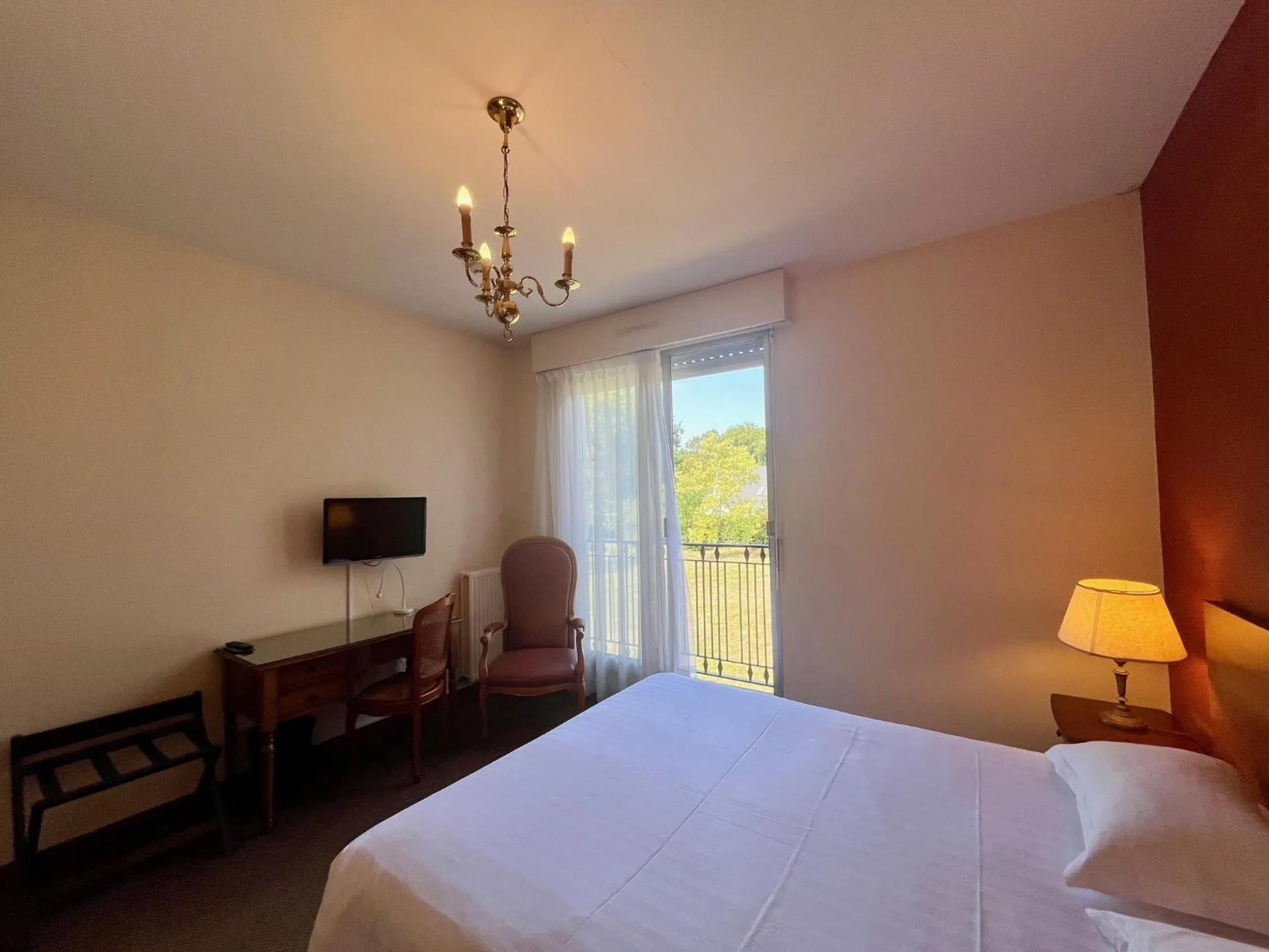 Bed in Hôtel de la Marine