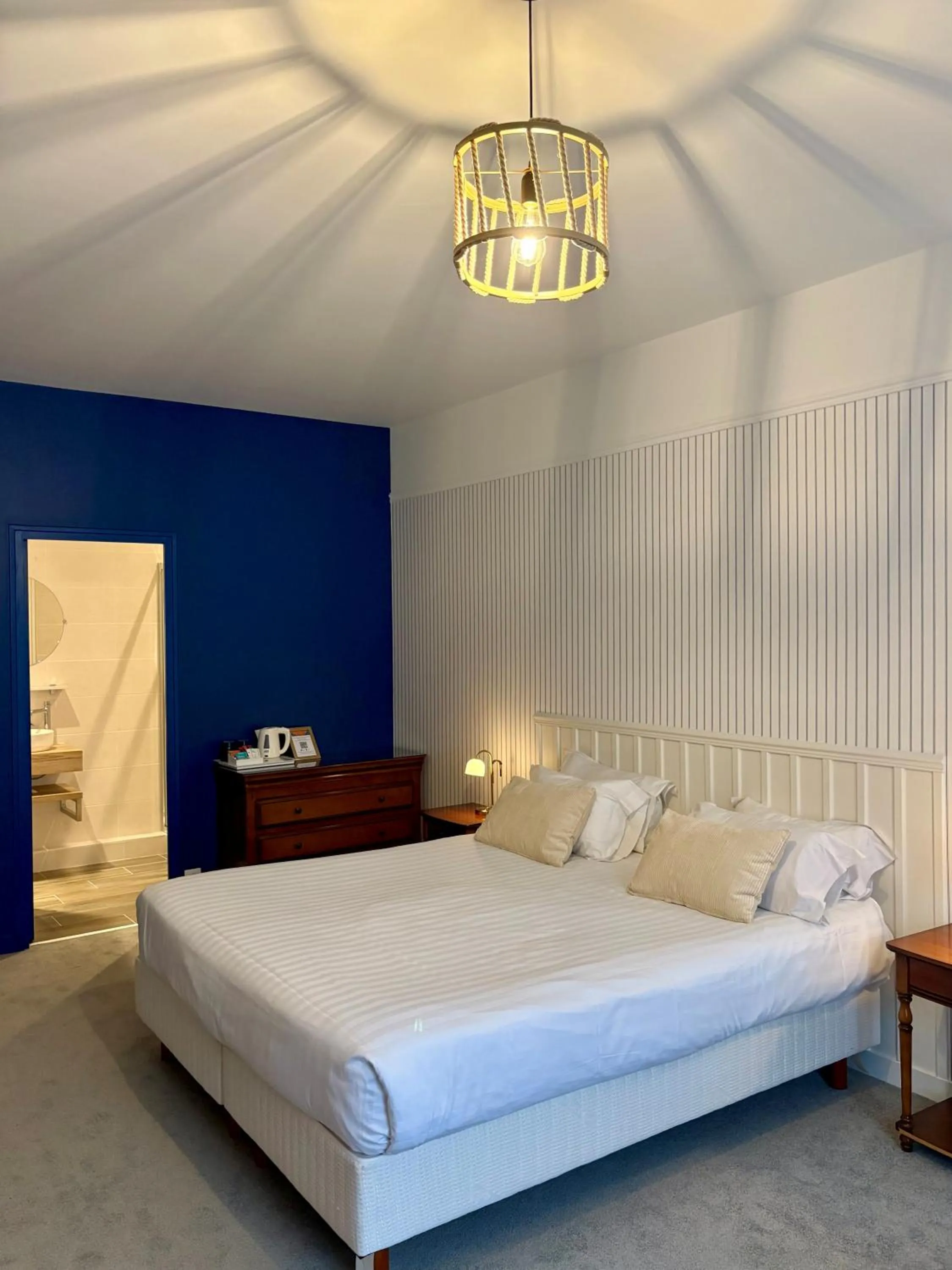 Bed in Hôtel de la Marine