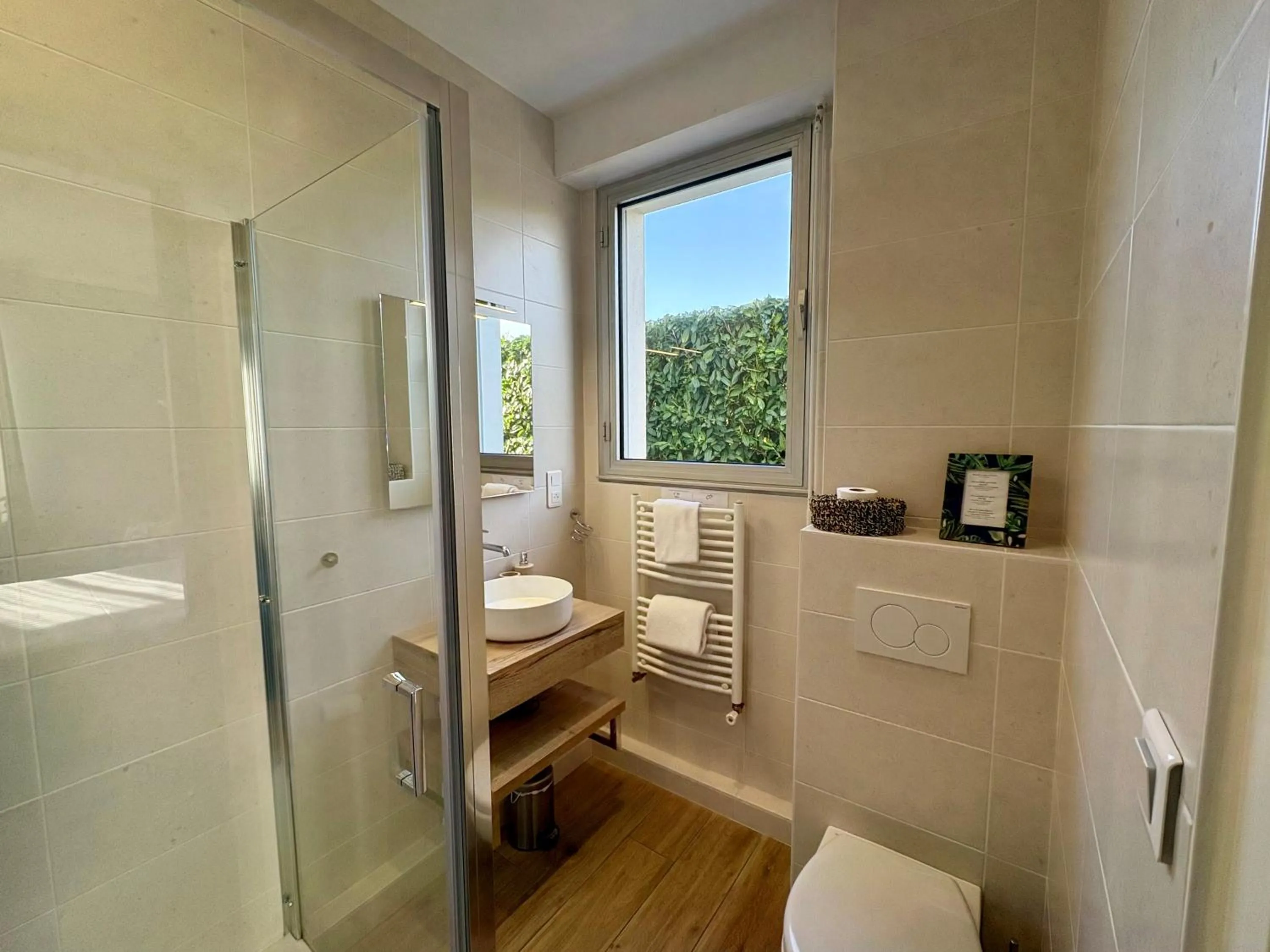 Bathroom in Hôtel de la Marine