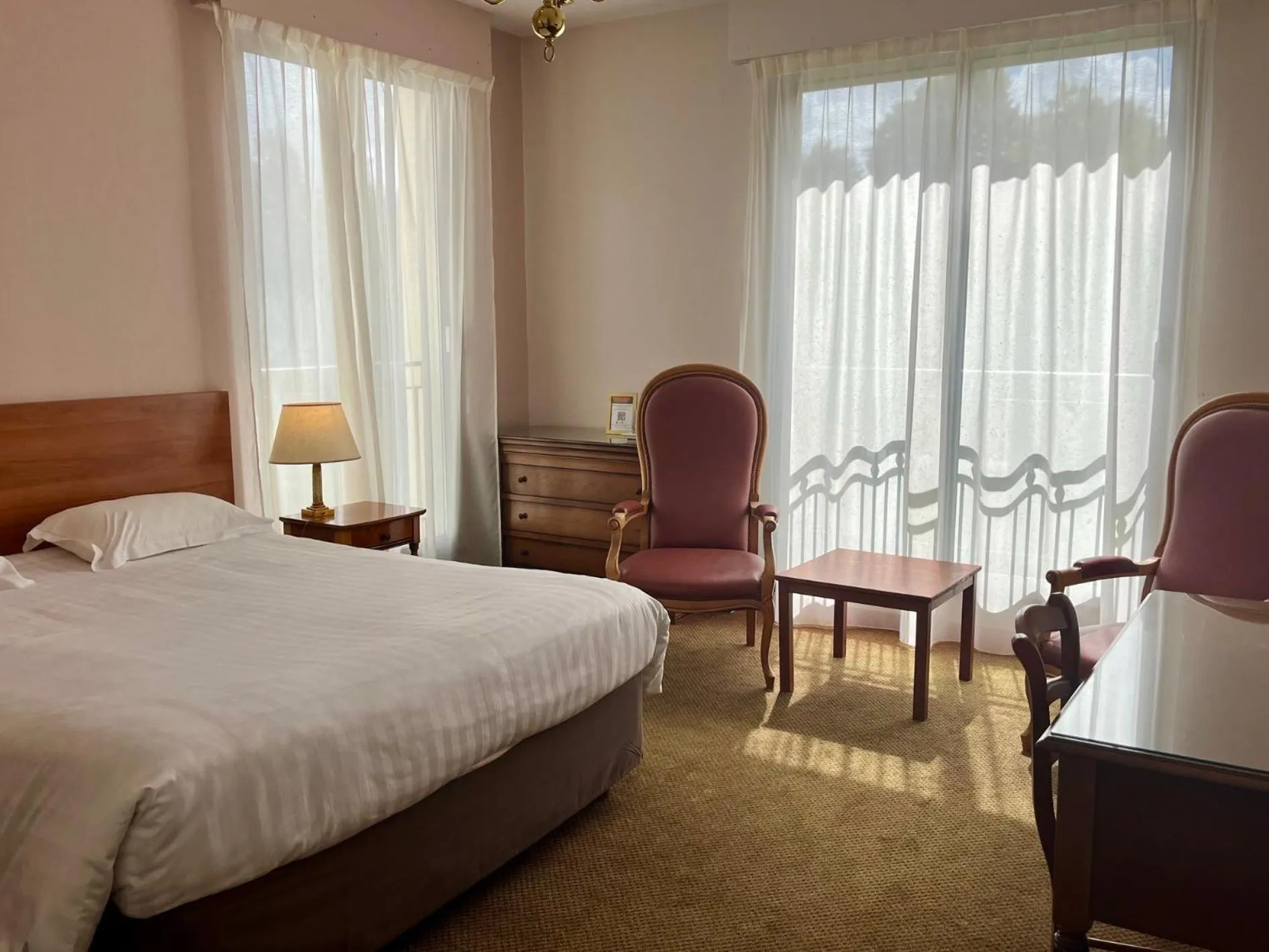 Bed in Hôtel de la Marine