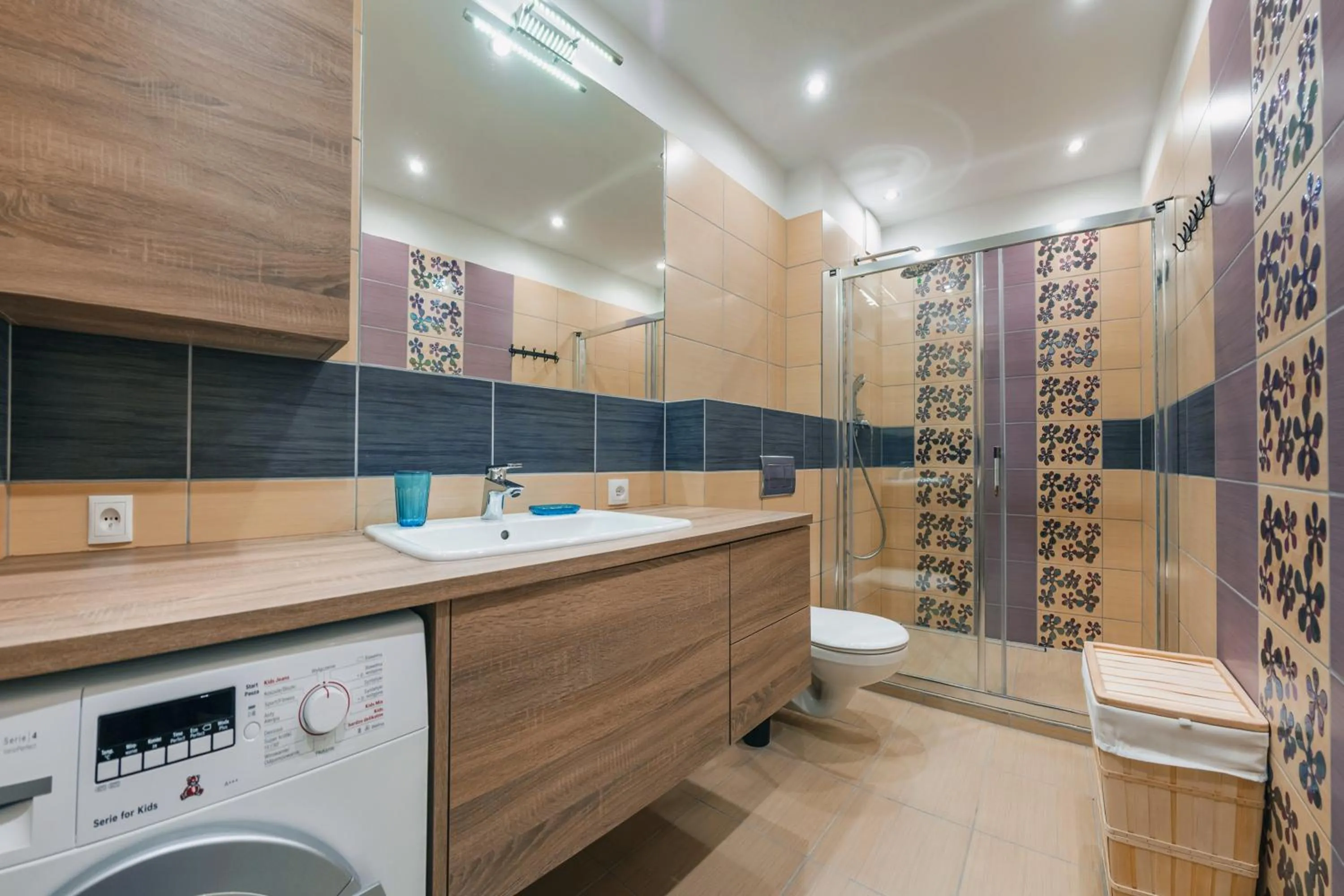 Shower in Nadmorze, Sun & Snow