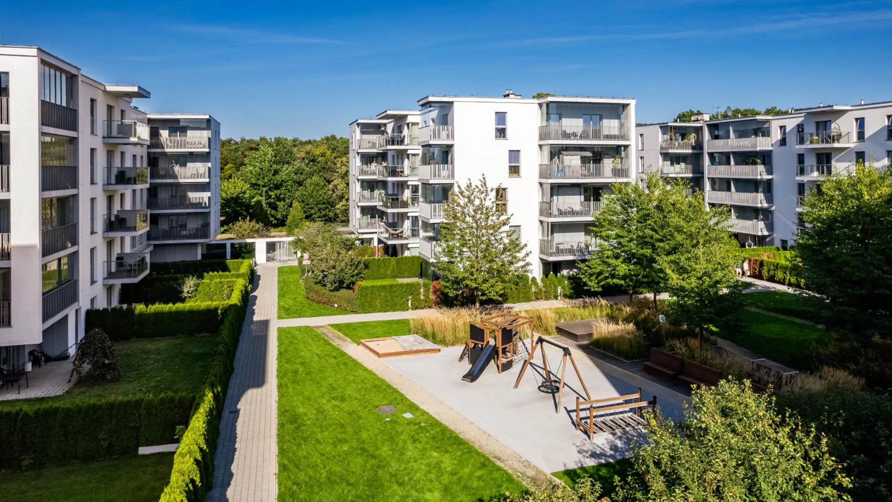 Property building in Nadmorze, Sun & Snow
