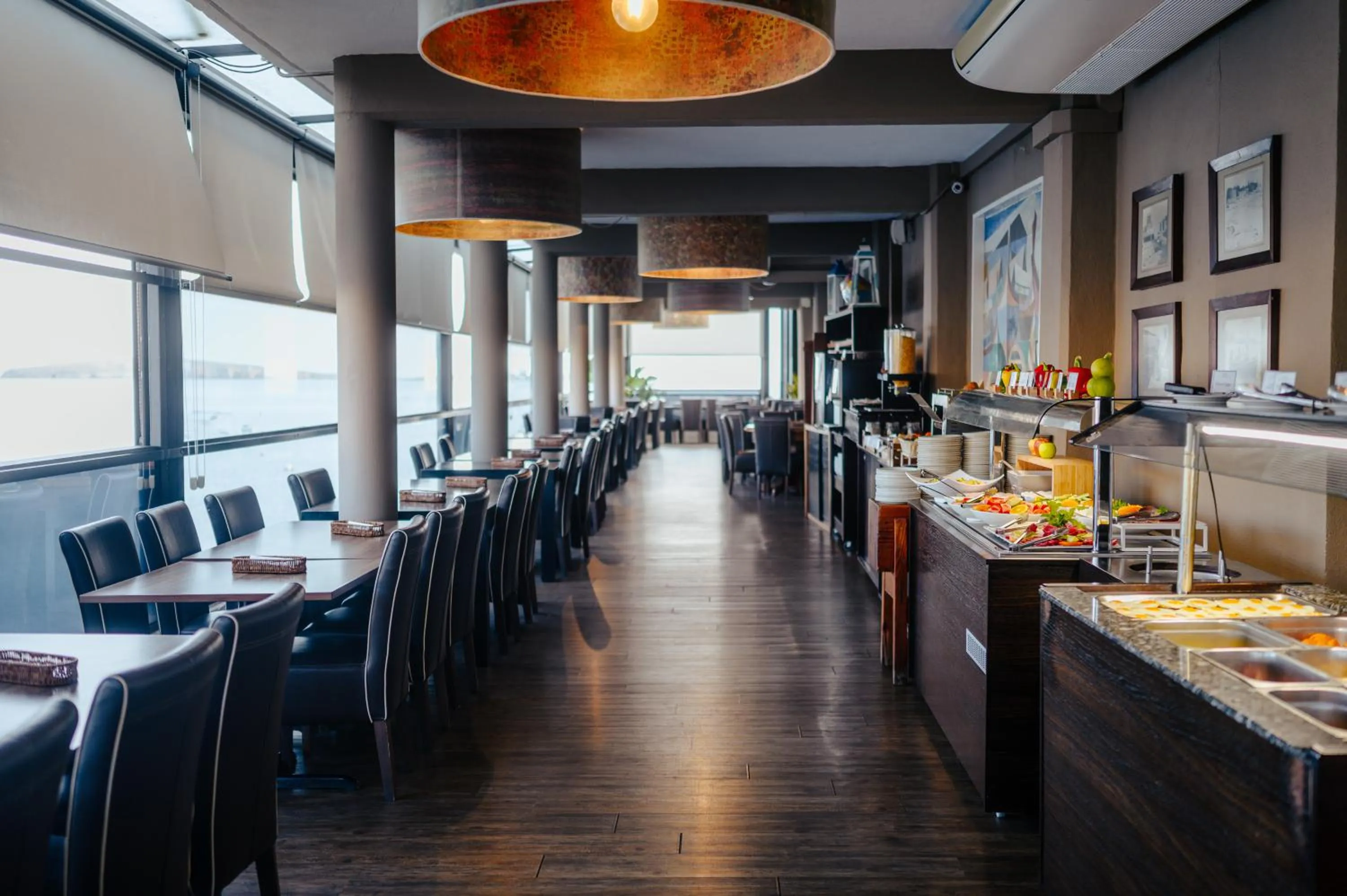 Restaurant/places to eat in Gillieru Harbour Hotel