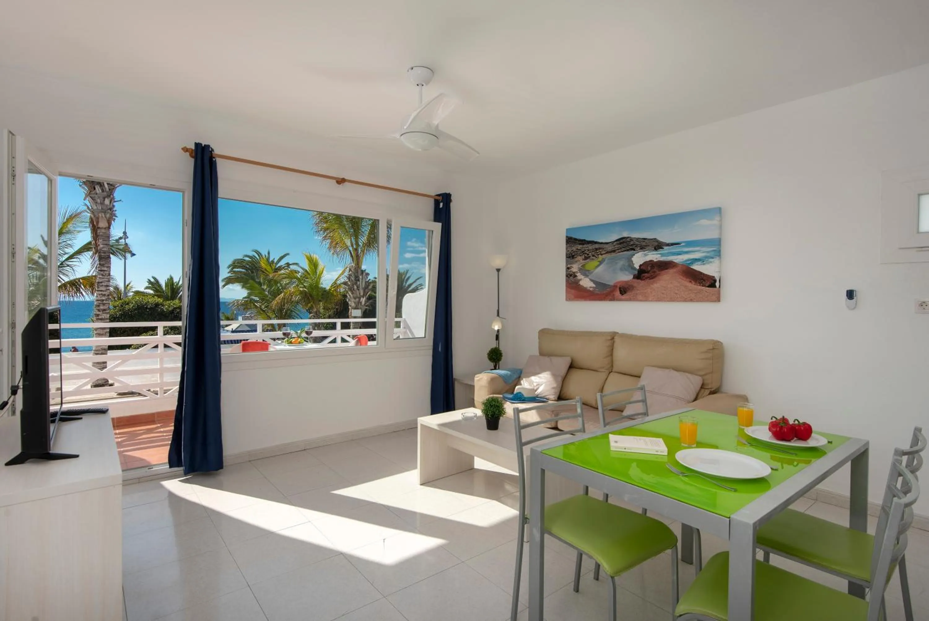Dining area in Rocas Blancas Apartments