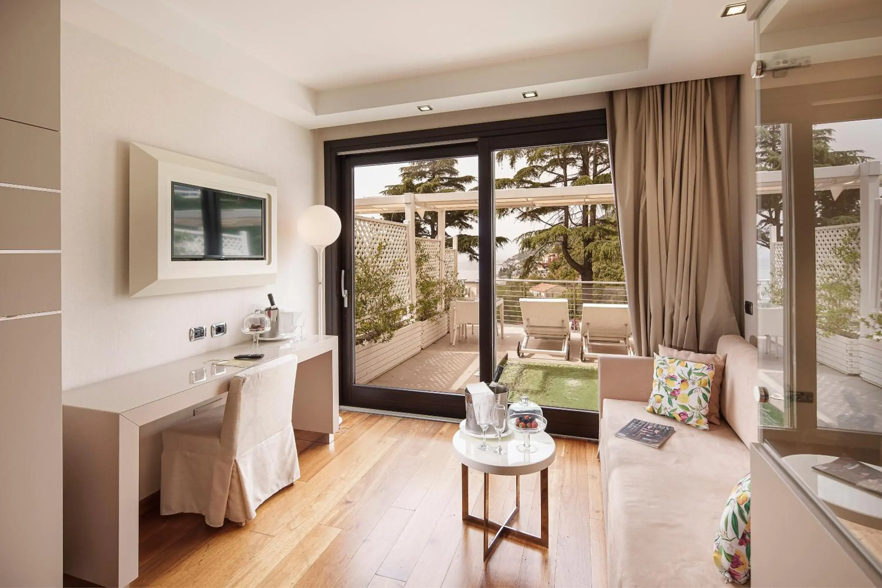 Junior Suite with Hot Tub in Relais Paradiso Junior Suite with Hot Tub in Relais Paradiso