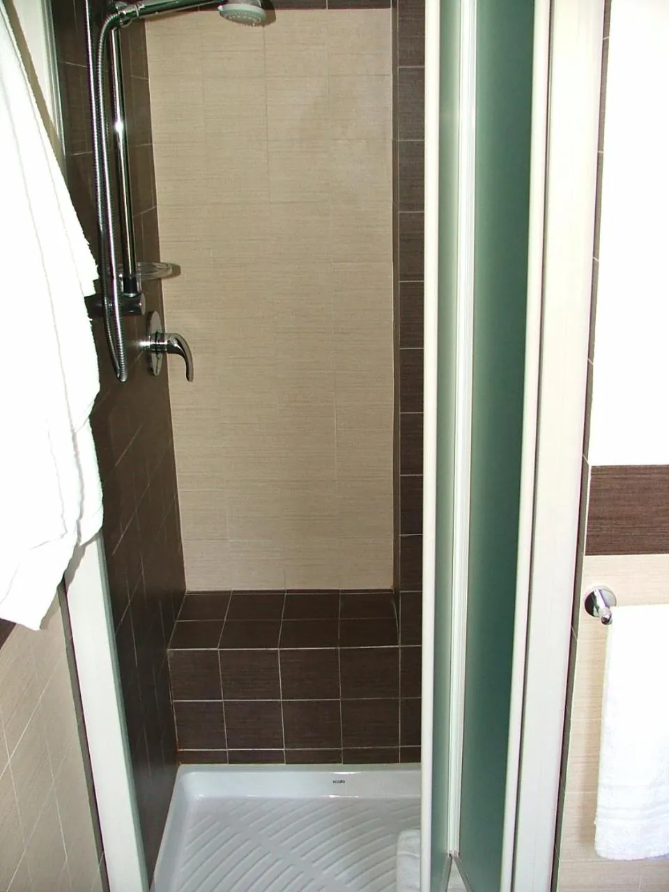 Shower in Villa Faro B&B