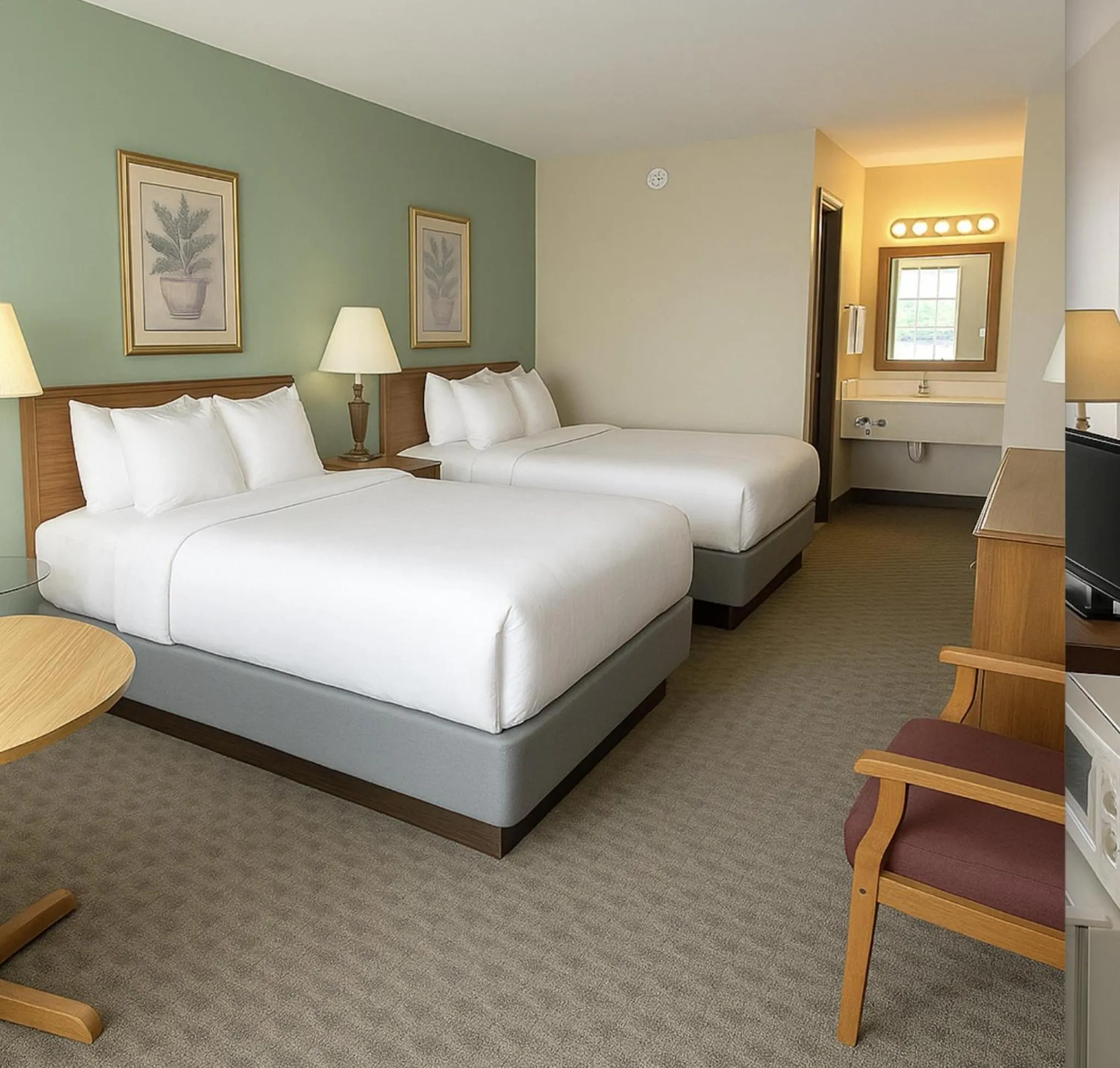 Bedroom, Bed in Great Lakes Inn Mackinaw City