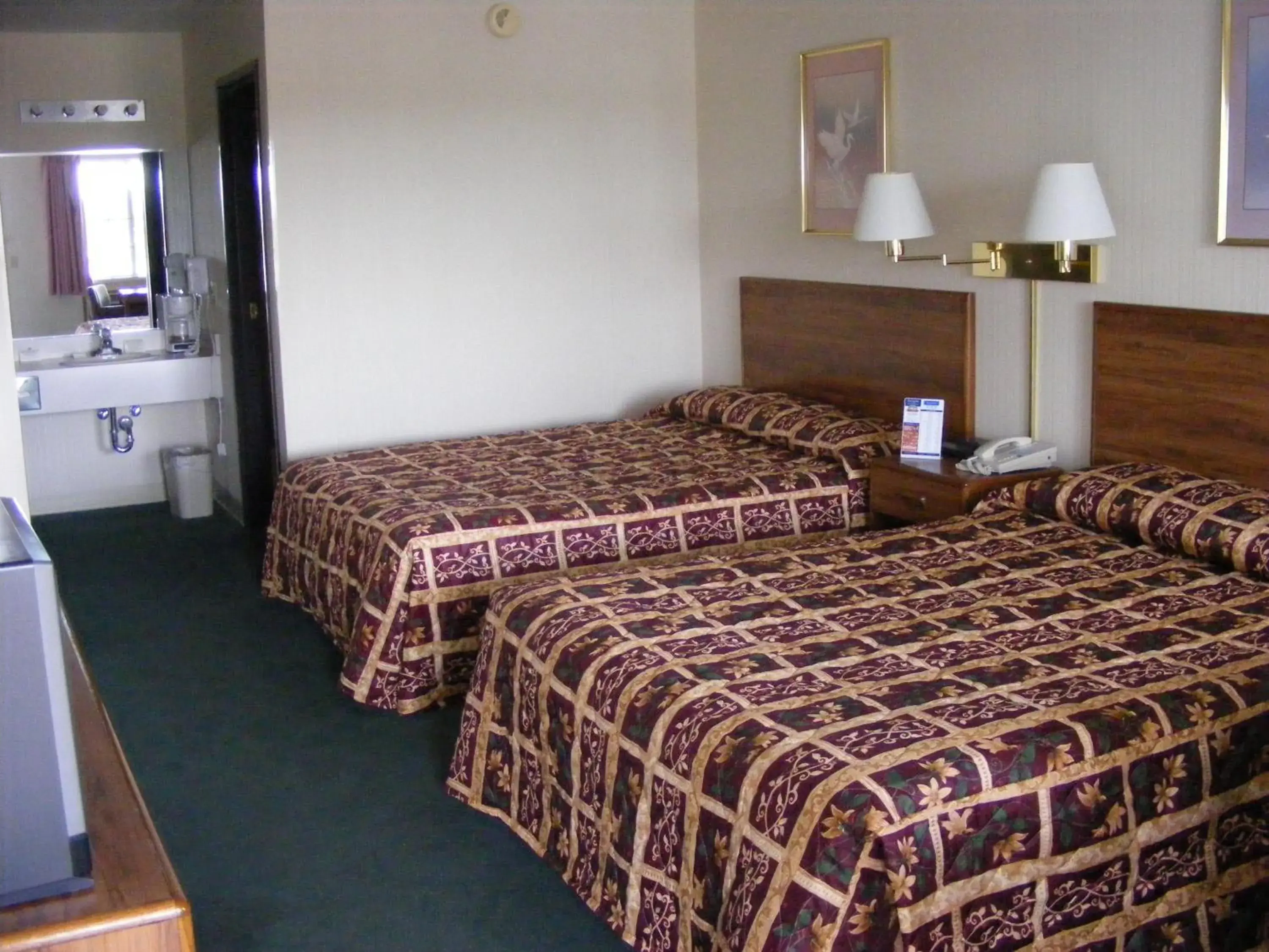 Standard Double Full Beds Room in Great Lakes Inn Mackinaw City Standard Double Full Beds Room in Great Lakes Inn Mackinaw City