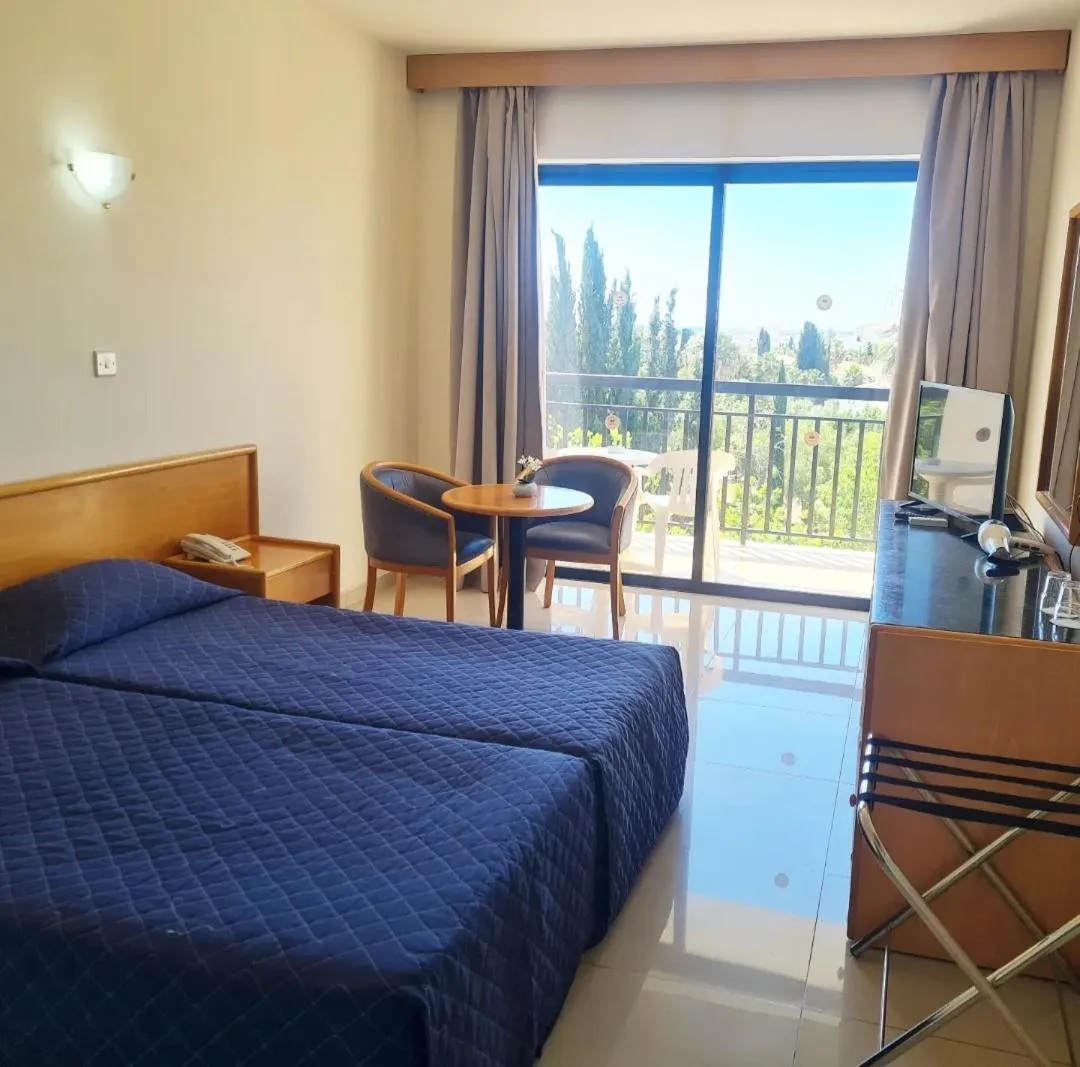 Balcony/Terrace, Bed in Veronica Hotel