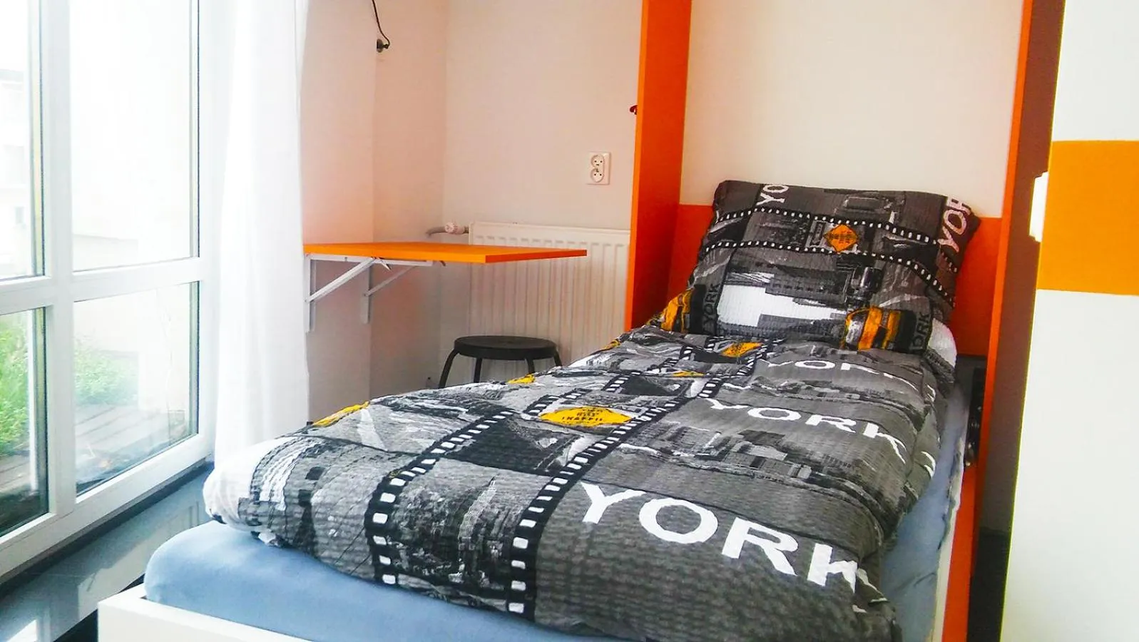 Bed in Walk distance to mokotow business park