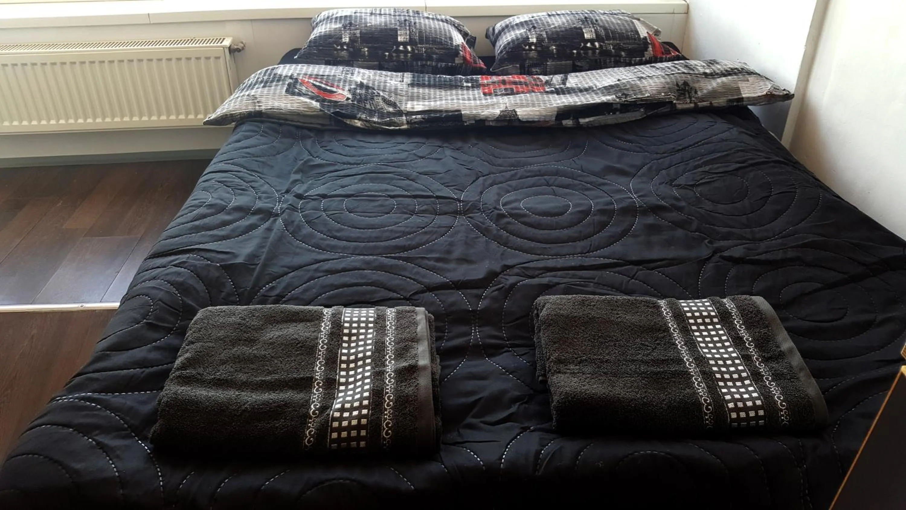 Bedroom, Bed in Walk distance to mokotow business park