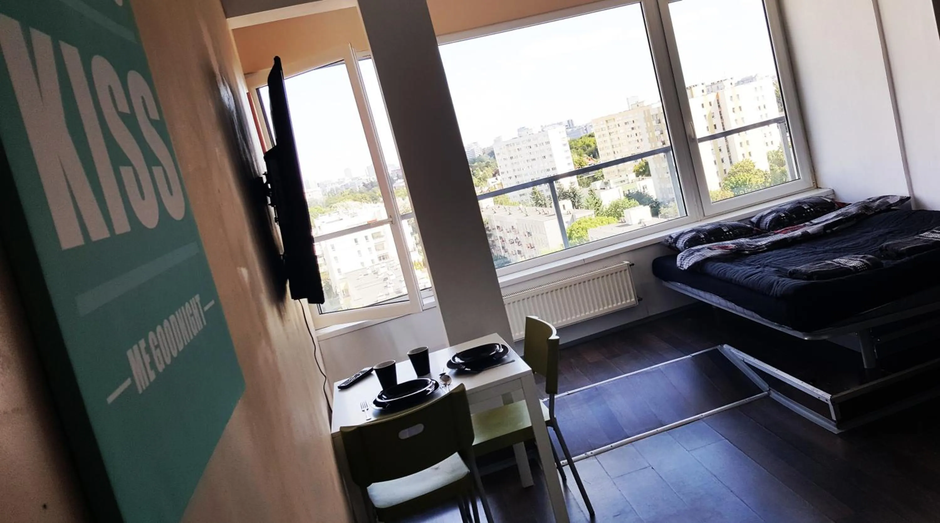 Dining area, Bed in Walk distance to mokotow business park