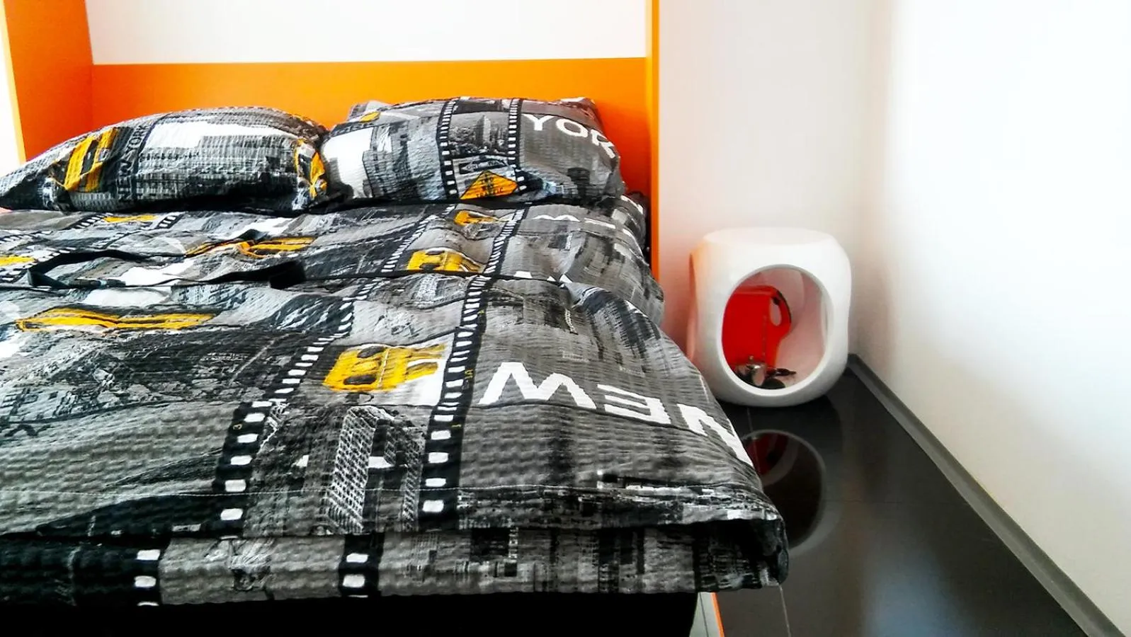 Bed in Walk distance to mokotow business park