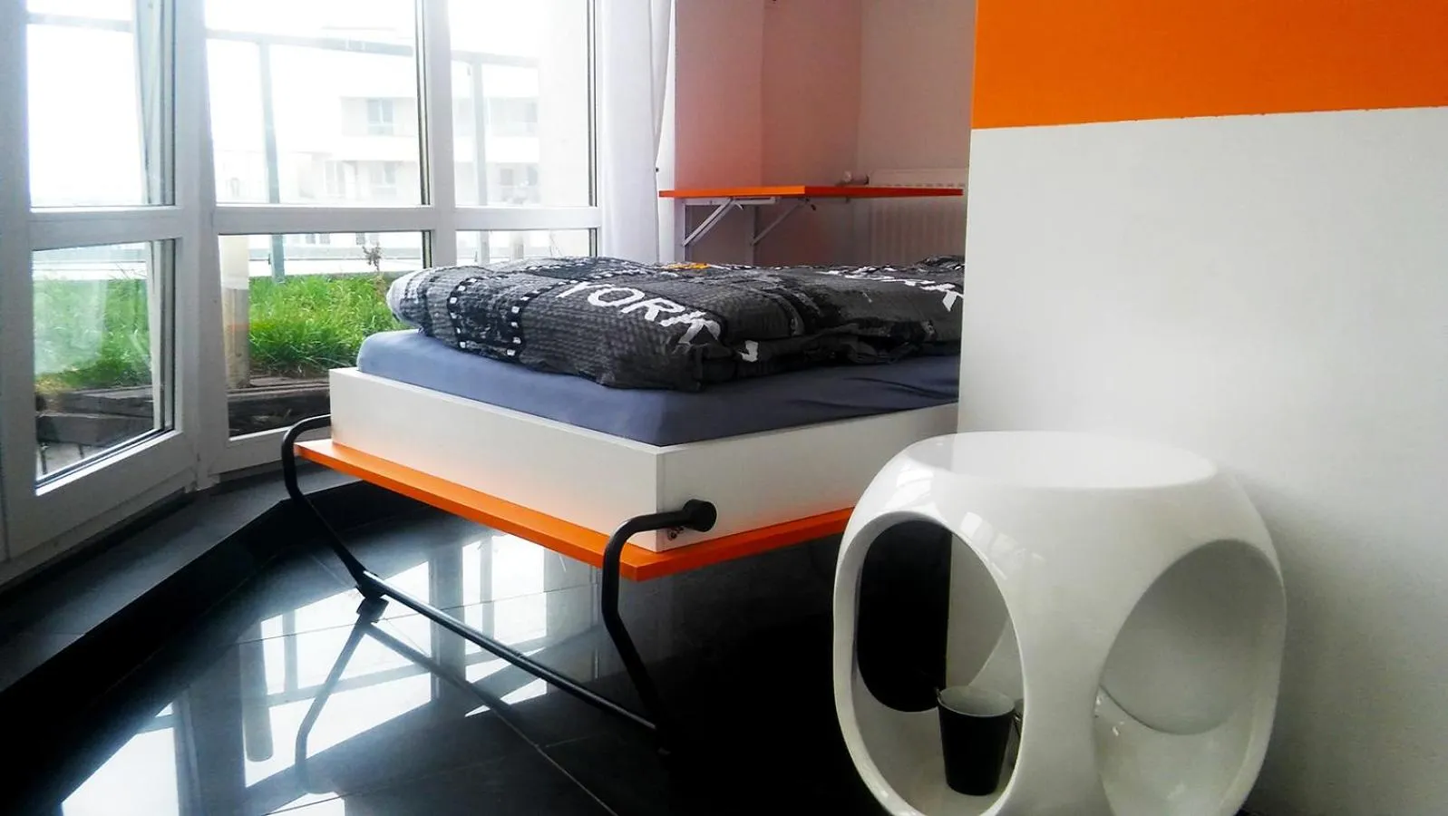 Bed in Walk distance to mokotow business park