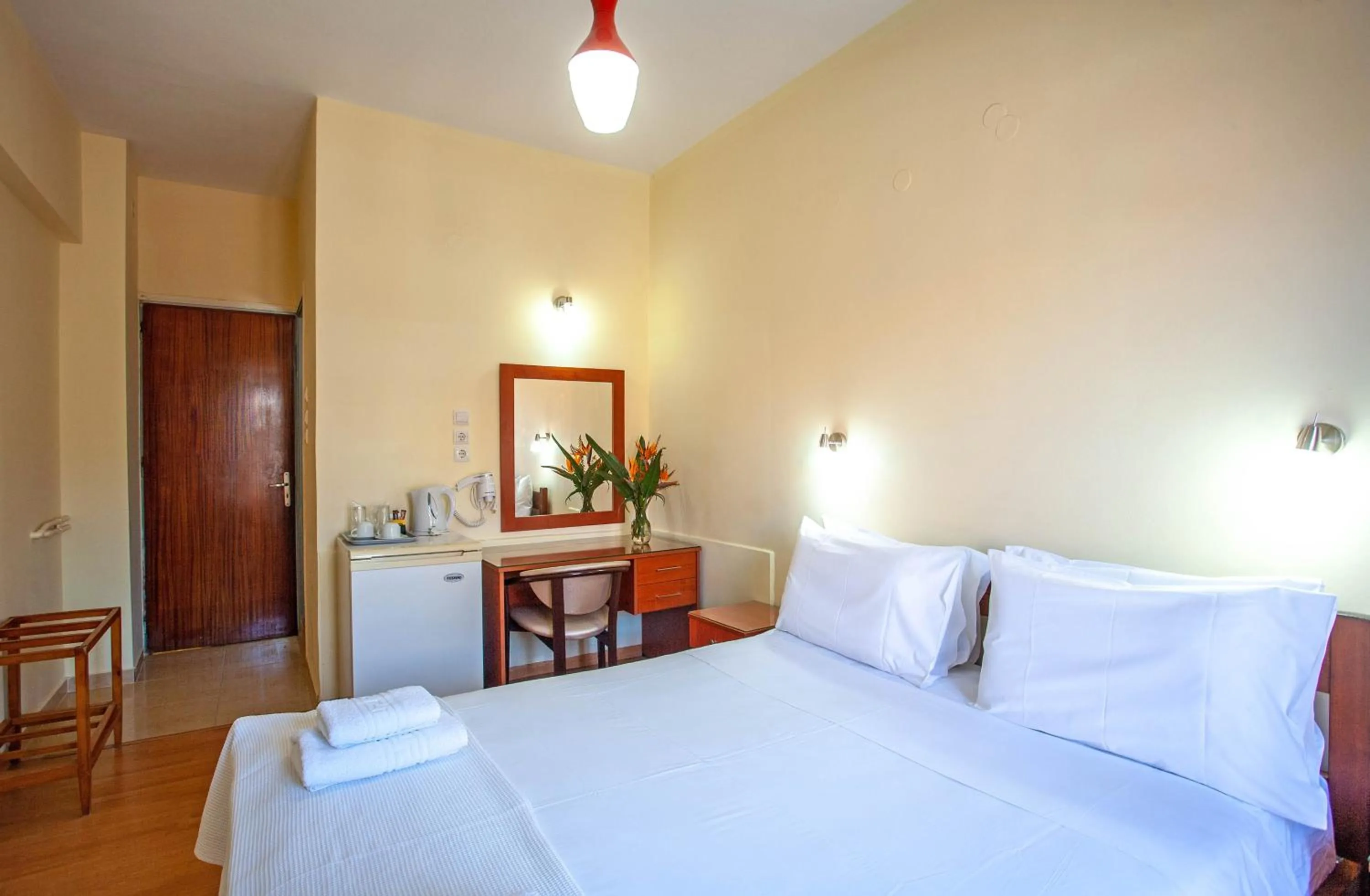 hair dresser, Bed in Lucia Hotel