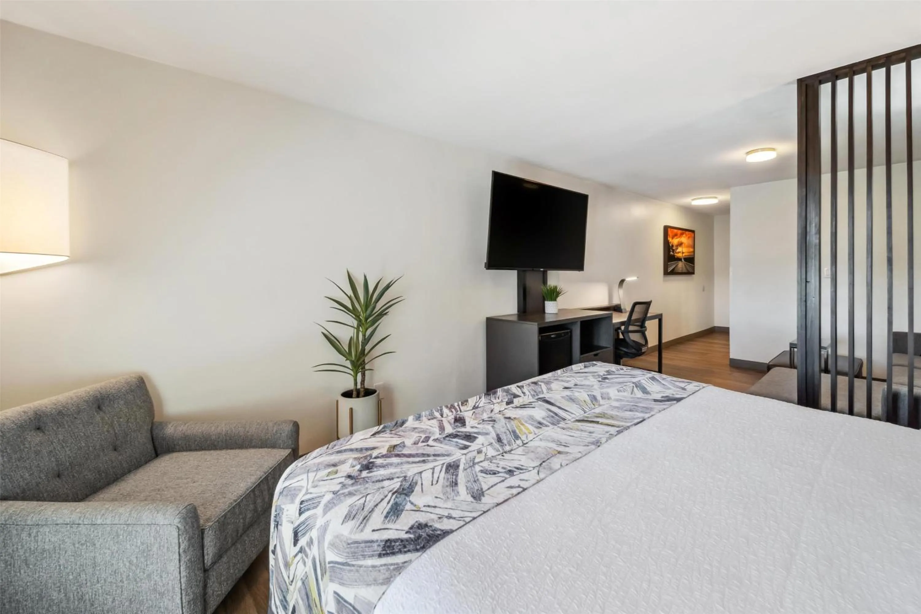 Bedroom, Bed in Best Western Plus Hilltop Inn