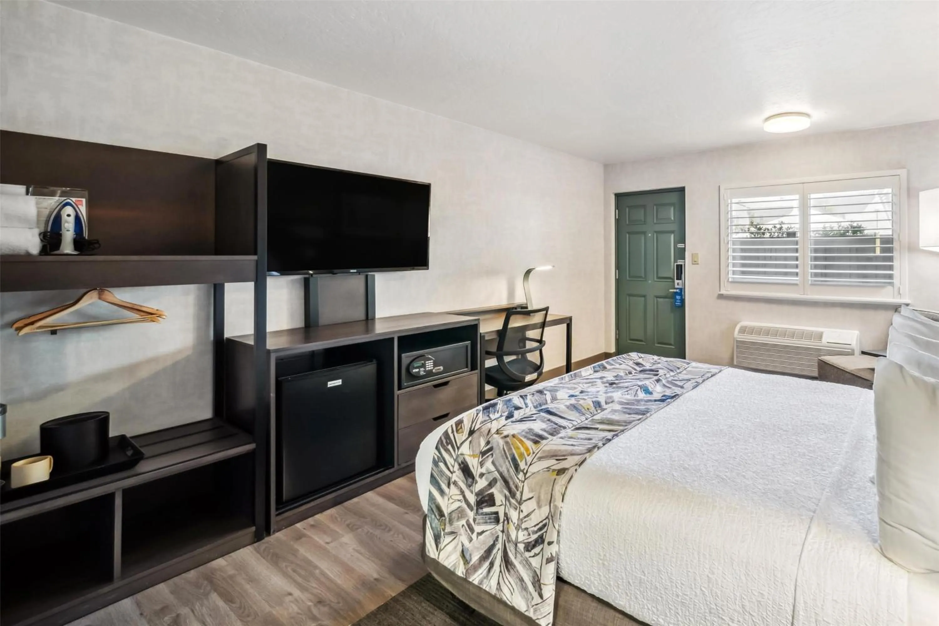 Bedroom, Bed in Best Western Plus Hilltop Inn