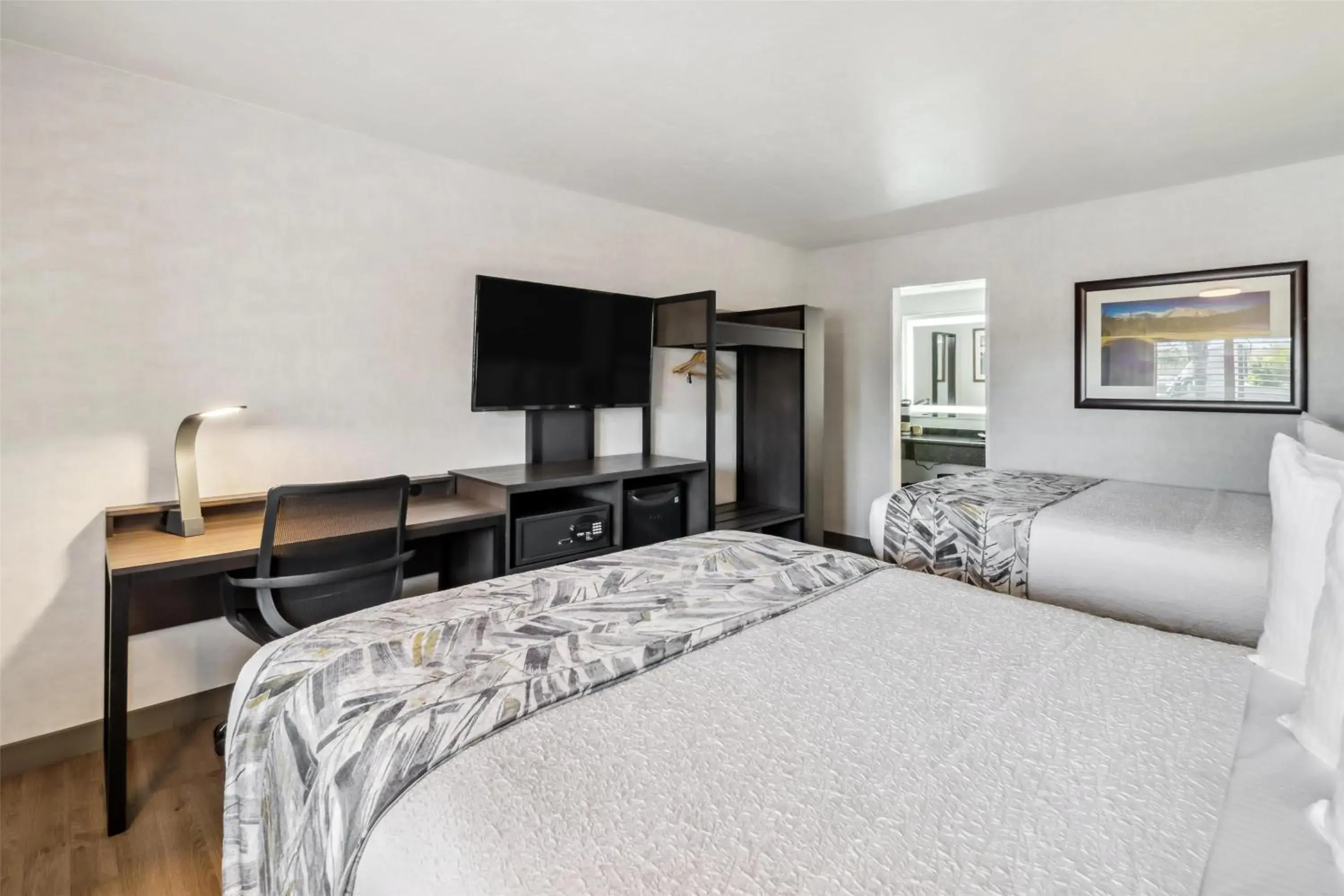 Executive Queen Room with Two Queen Beds - Pet Friendly/Non-Smoking in Best Western Plus Hilltop Inn Executive Queen Room with Two Queen Beds - Pet Friendly/Non-Smoking in Best Western Plus Hilltop Inn
