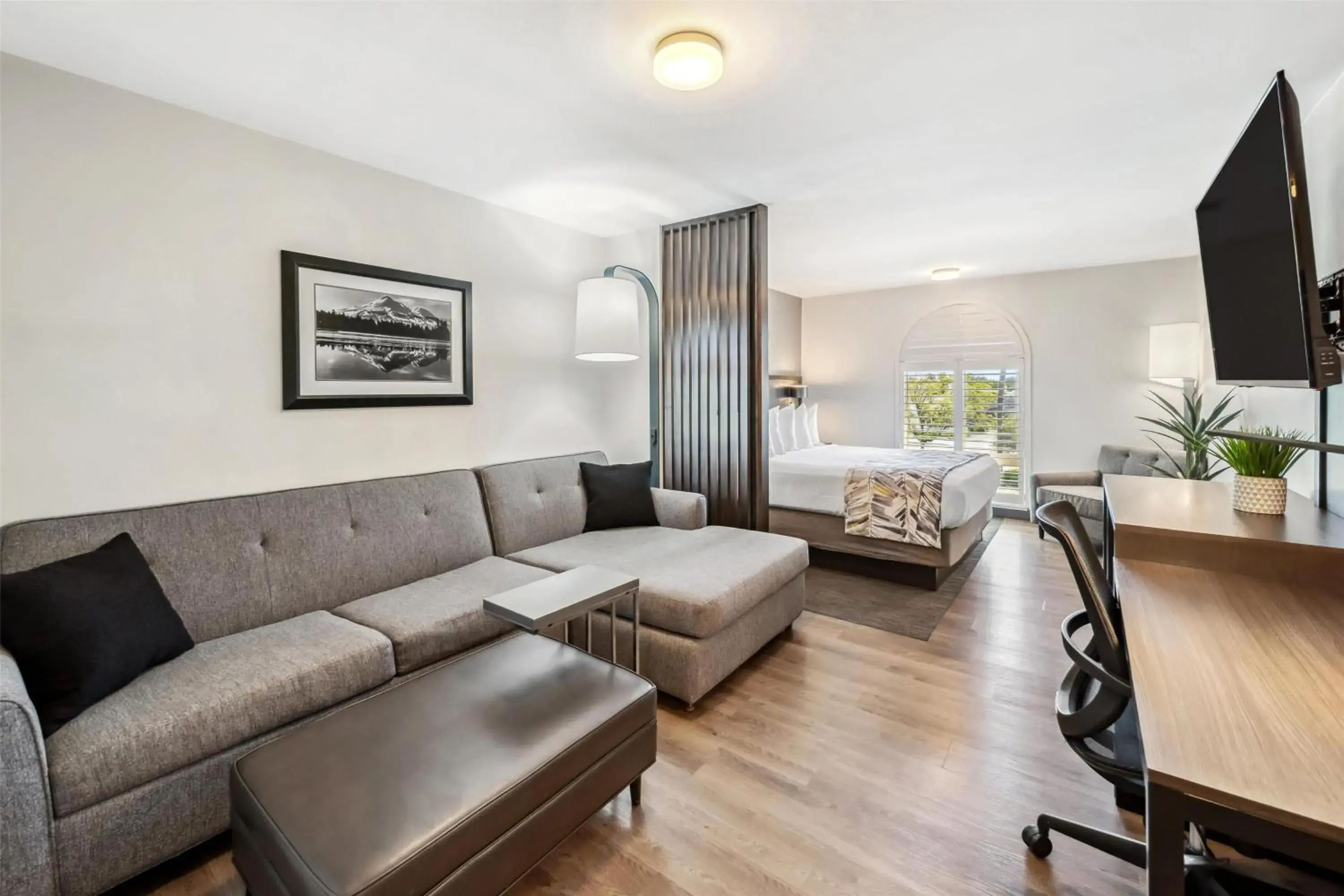 Executive King Suite with Sofa Bed - Non-Smoking in Best Western Plus Hilltop Inn Executive King Suite with Sofa Bed - Non-Smoking in Best Western Plus Hilltop Inn