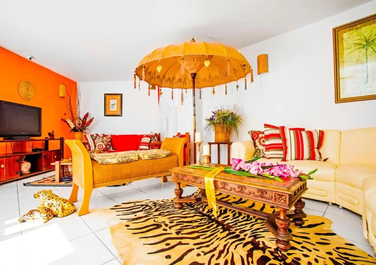 Communal lounge/ TV room in Villa Baobá Pousada & Spa