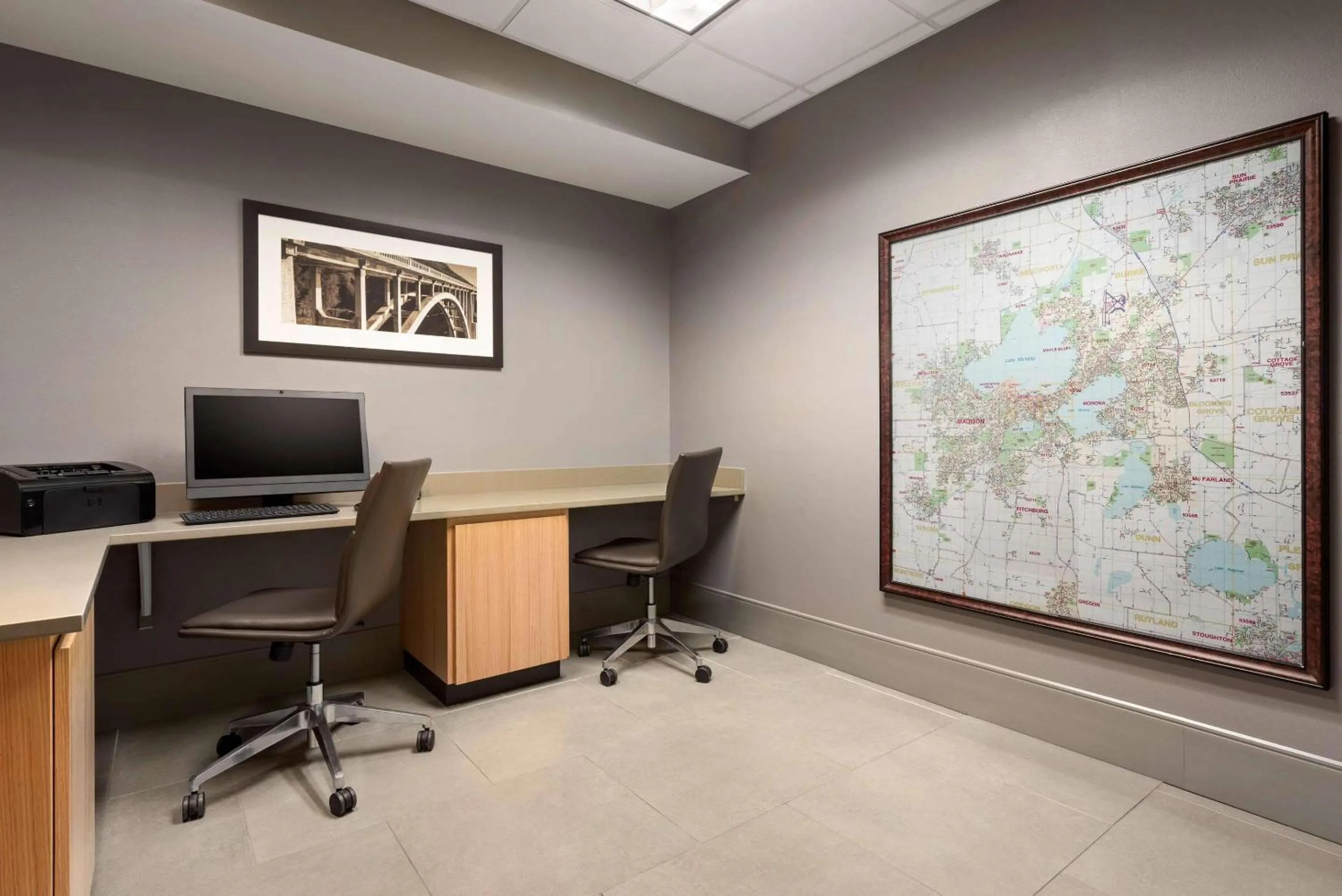 Business facilities in Country Inn & Suites by Radisson, Madison West, WI