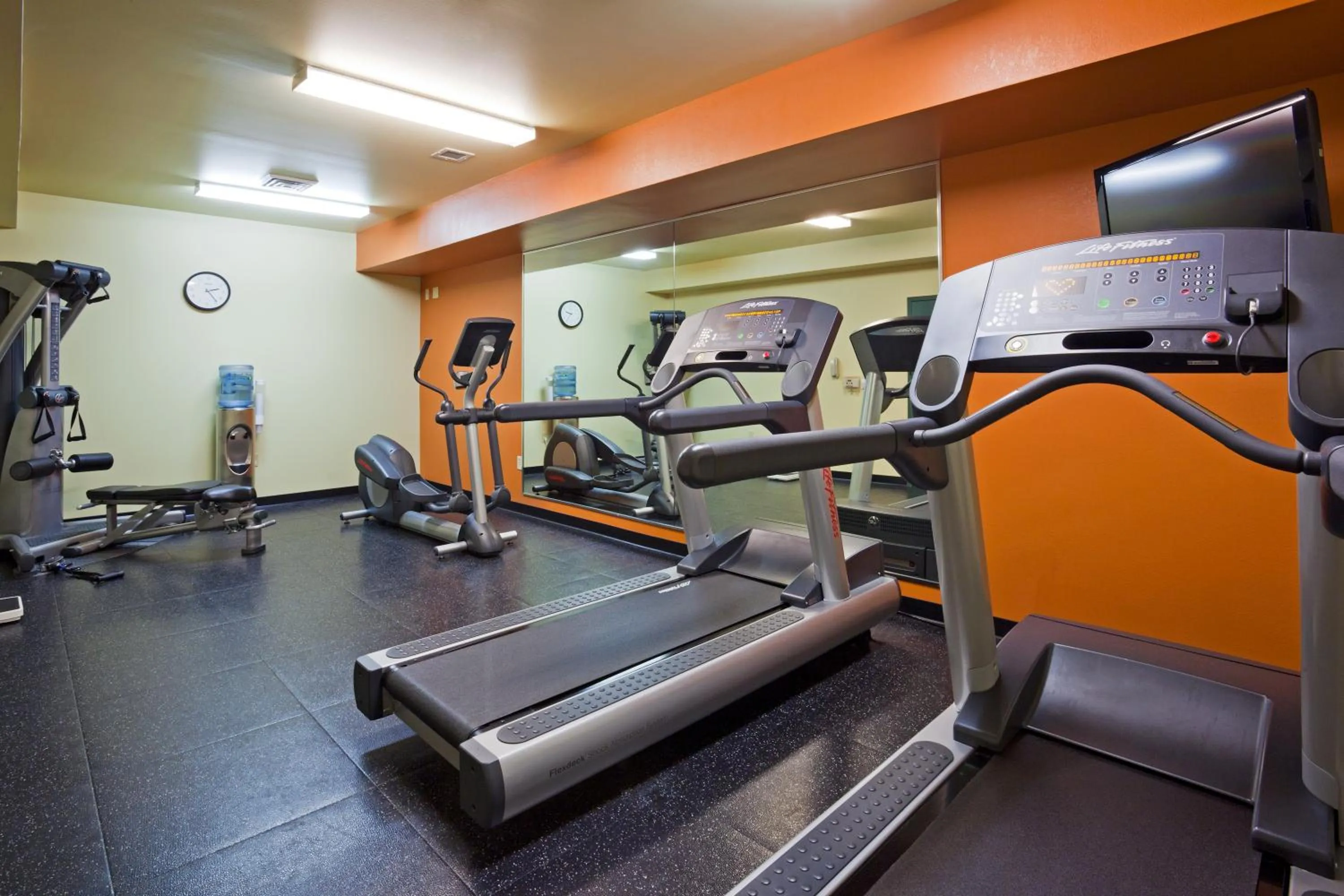 Fitness centre/facilities in Country Inn & Suites by Radisson, Madison West, WI