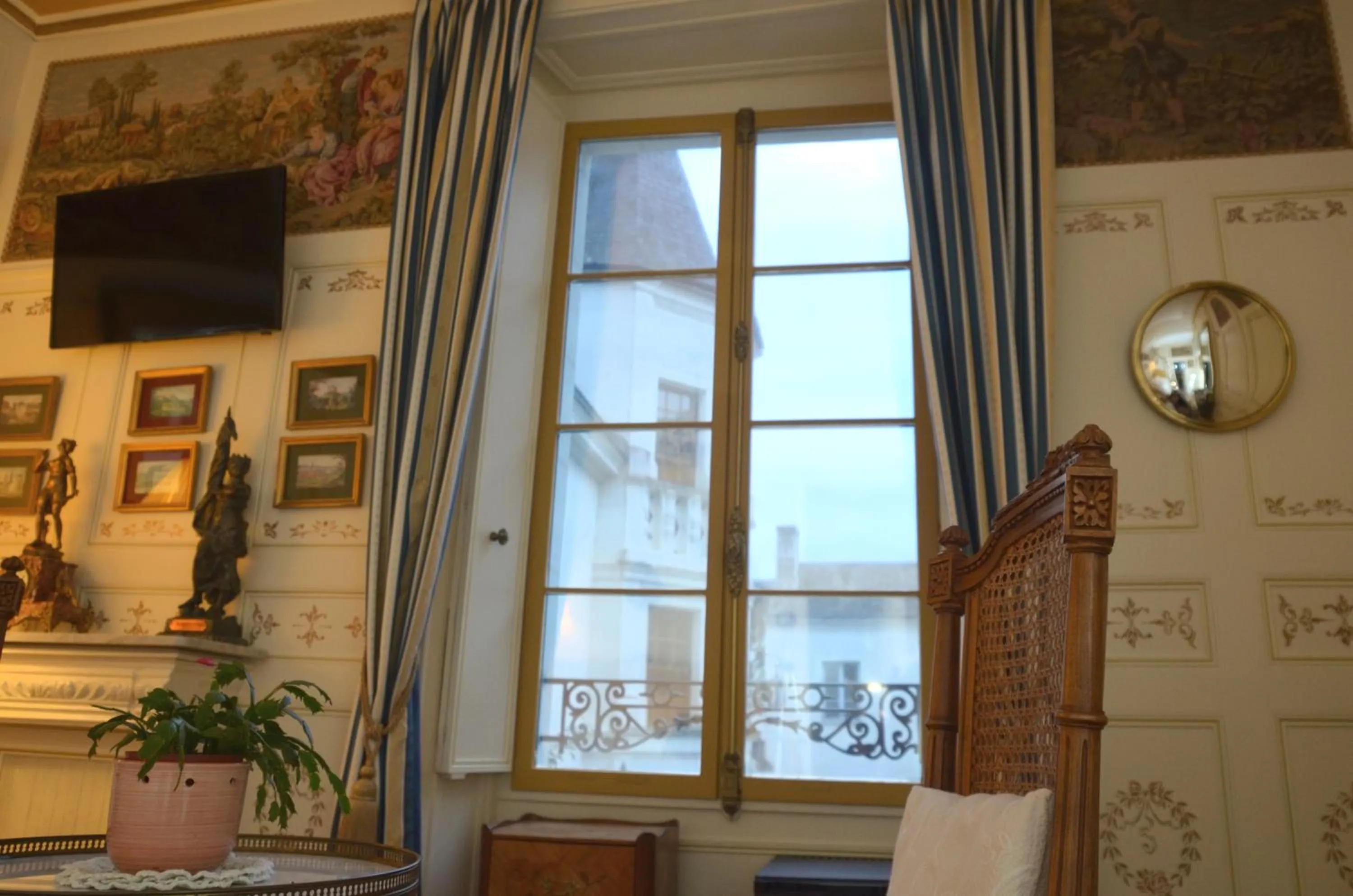 Garden view in La Maison de l'Argentier du Roy