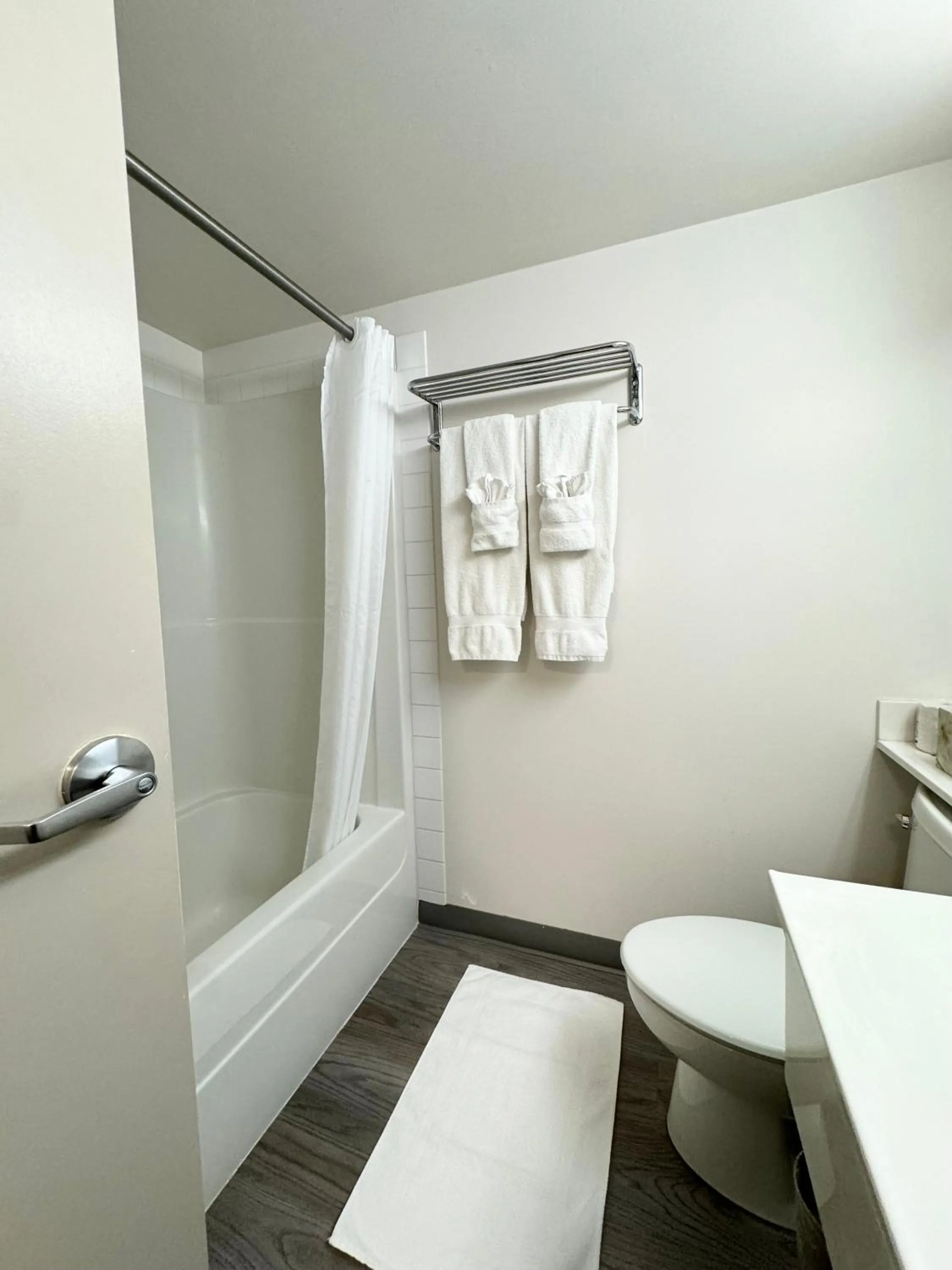 Bathroom, Bed in Divya Sutra Plaza and Conference Centre Calgary Airport