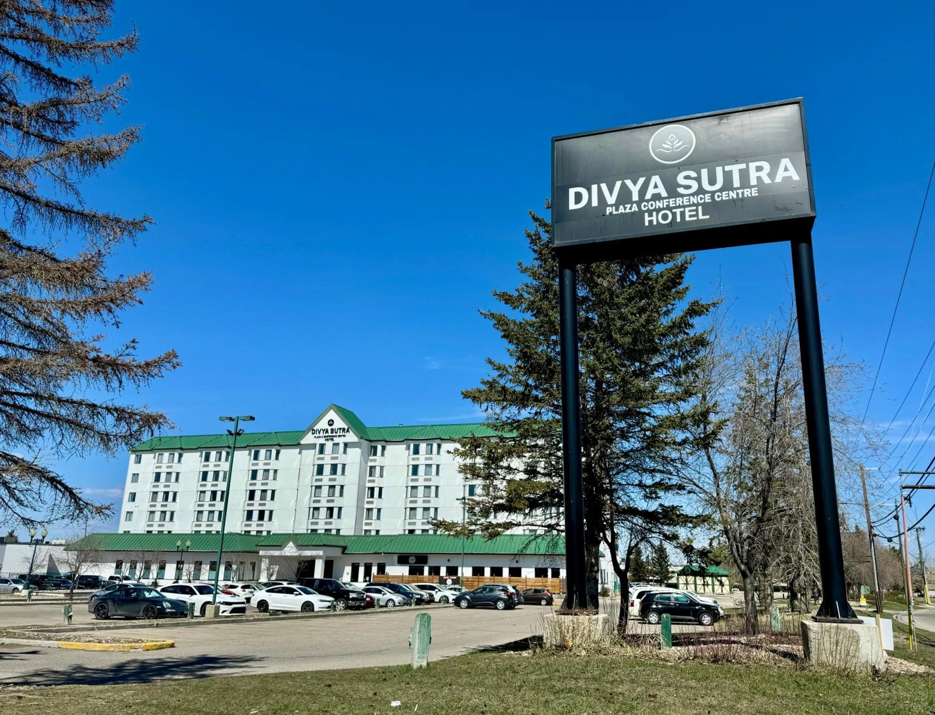 Property building in Divya Sutra Plaza and Conference Centre Calgary Airport