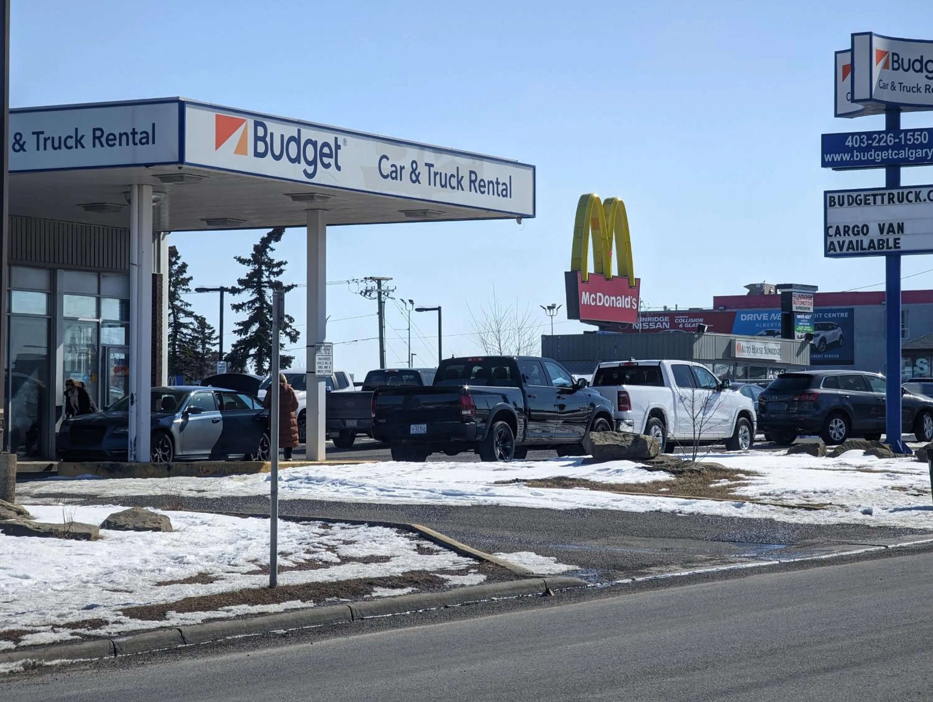 Restaurant/places to eat in Divya Sutra Plaza and Conference Centre Calgary Airport