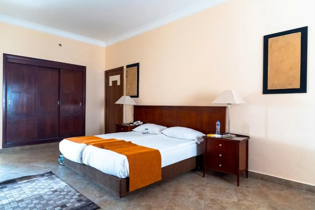 Bedroom, Bed in Swiss Inn Plaza Hotel