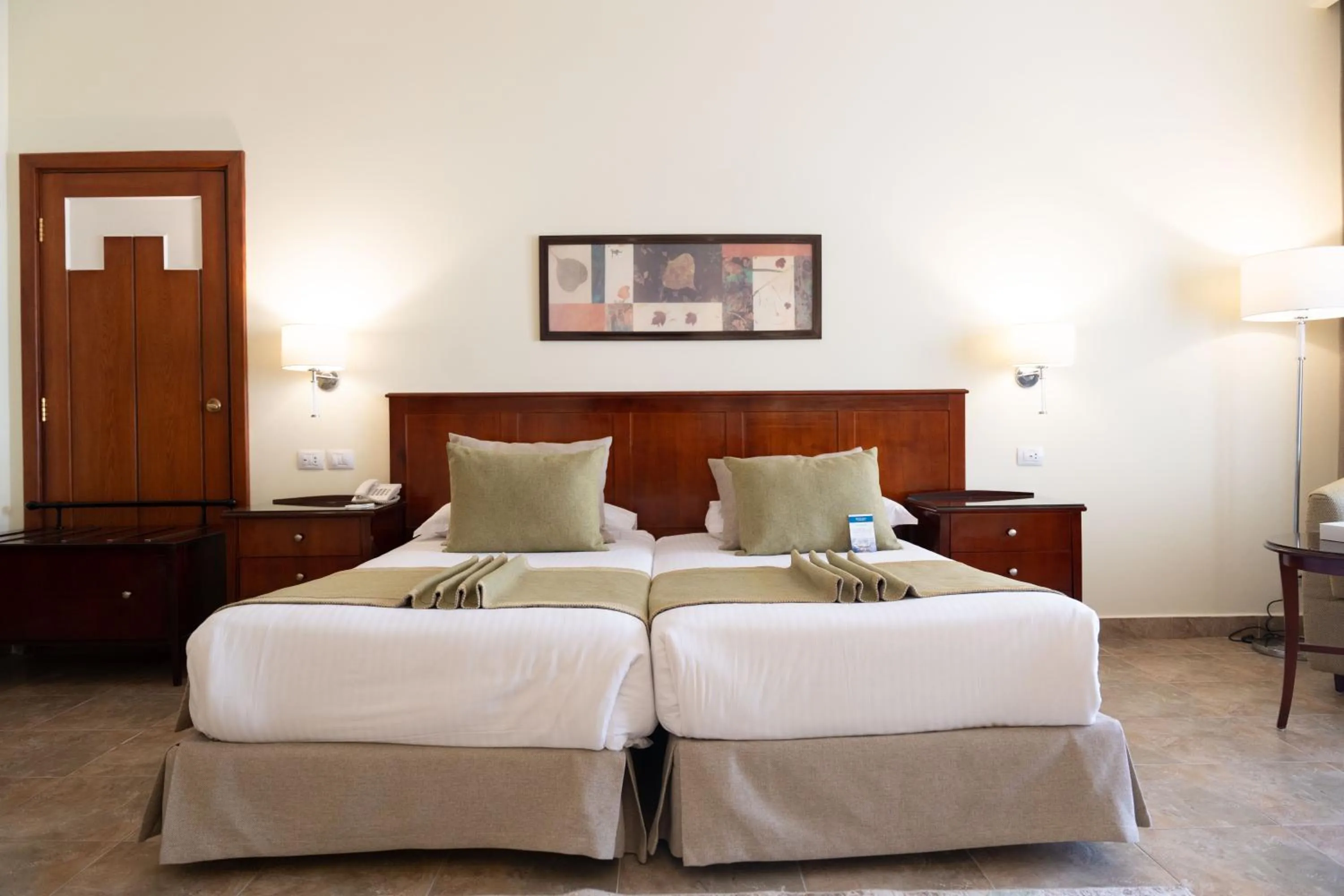 Bed in Swiss Inn Plaza Hotel