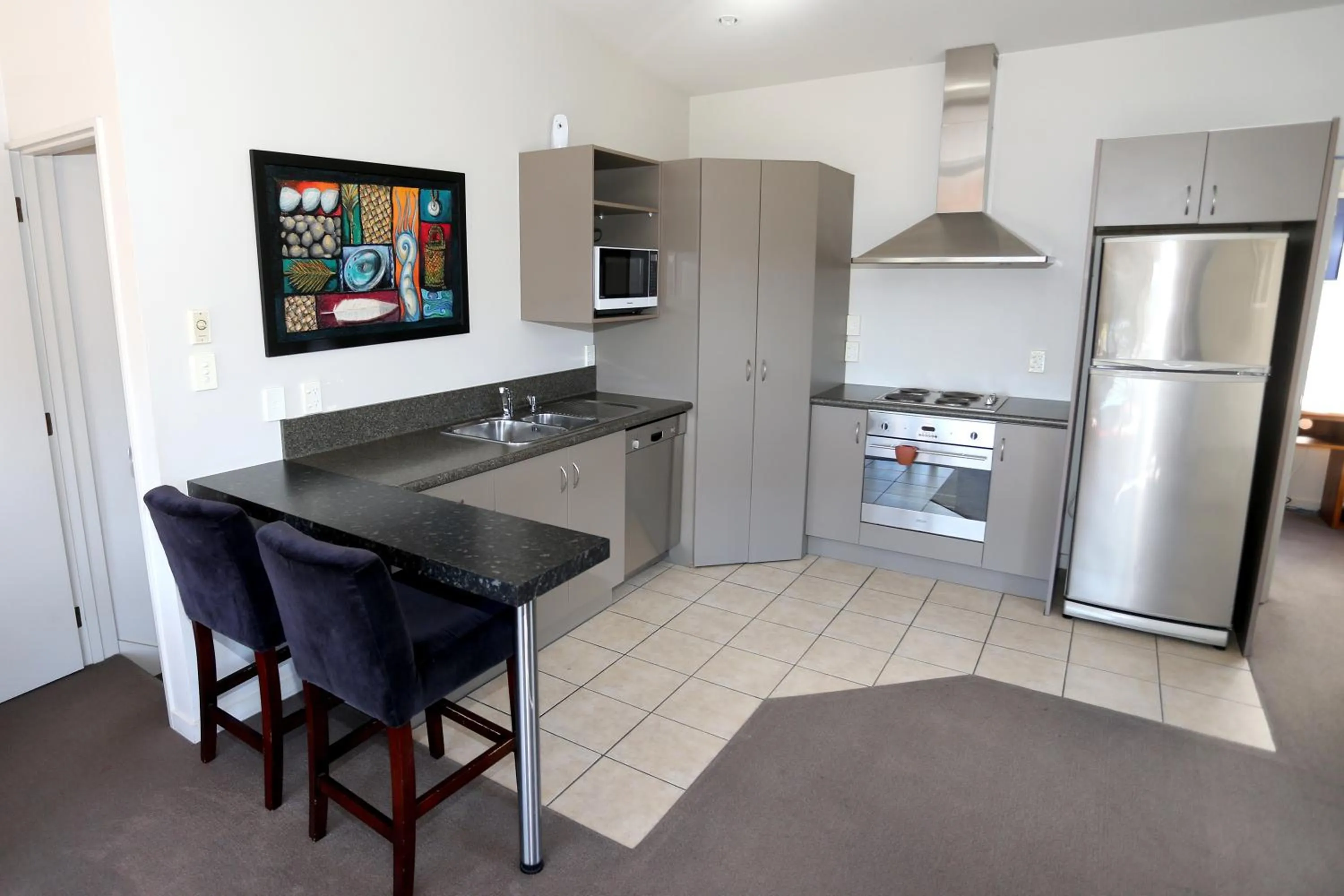 Kitchen or kitchenette in Harbour View Motel