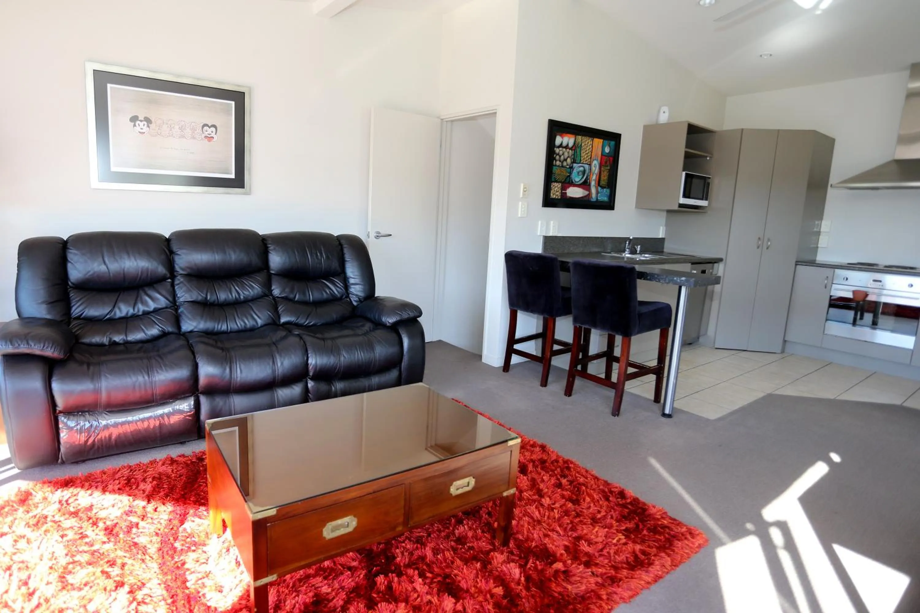 Kitchen or kitchenette in Harbour View Motel