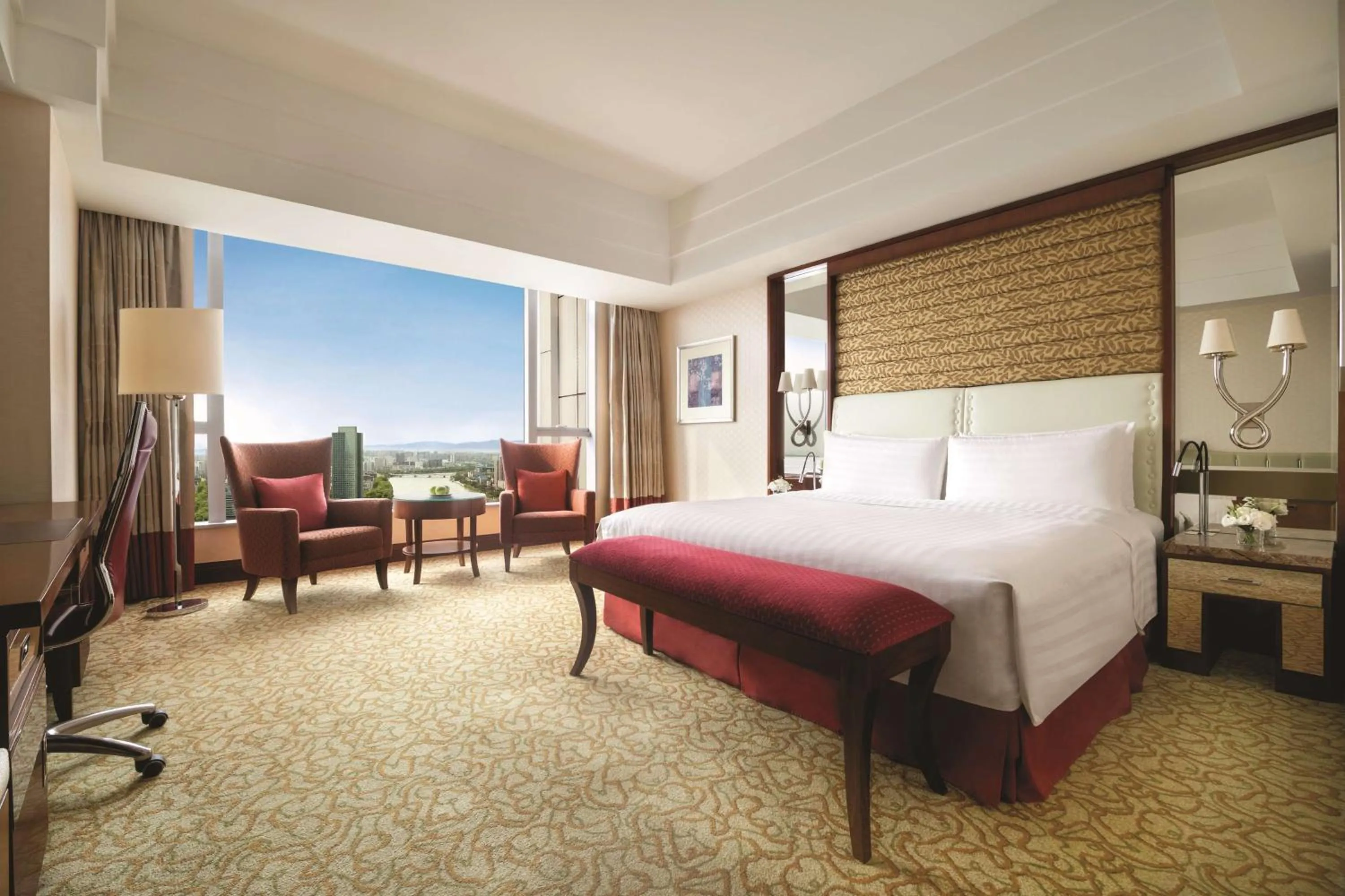 Photo of the whole room, Bed in Shangri-La Ningbo