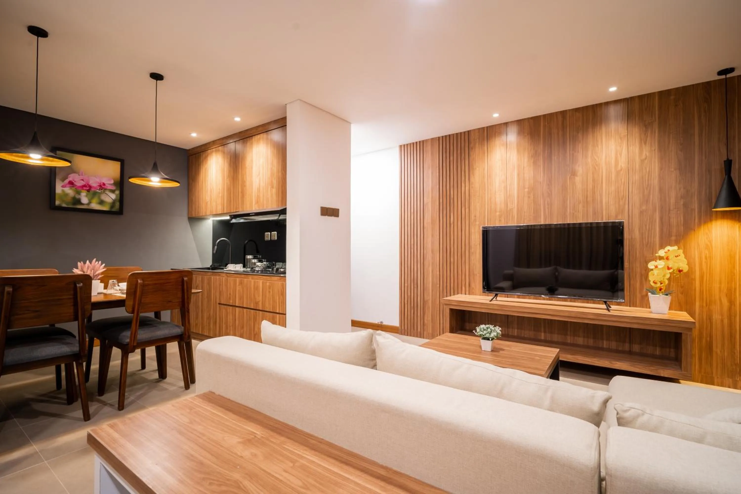 Communal lounge/ TV room in Plagoo Holiday Hotel